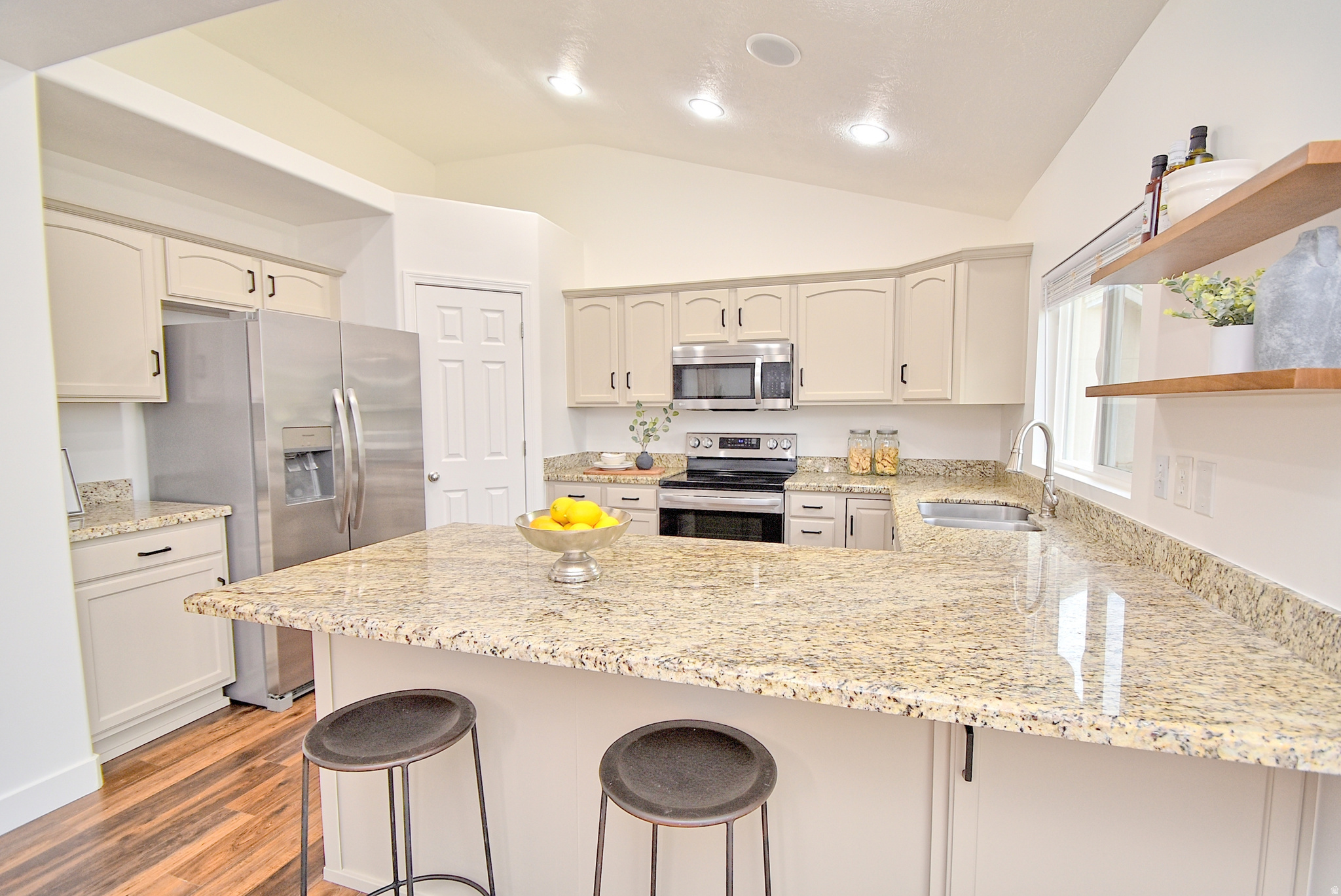 COLONY POINT - Residential