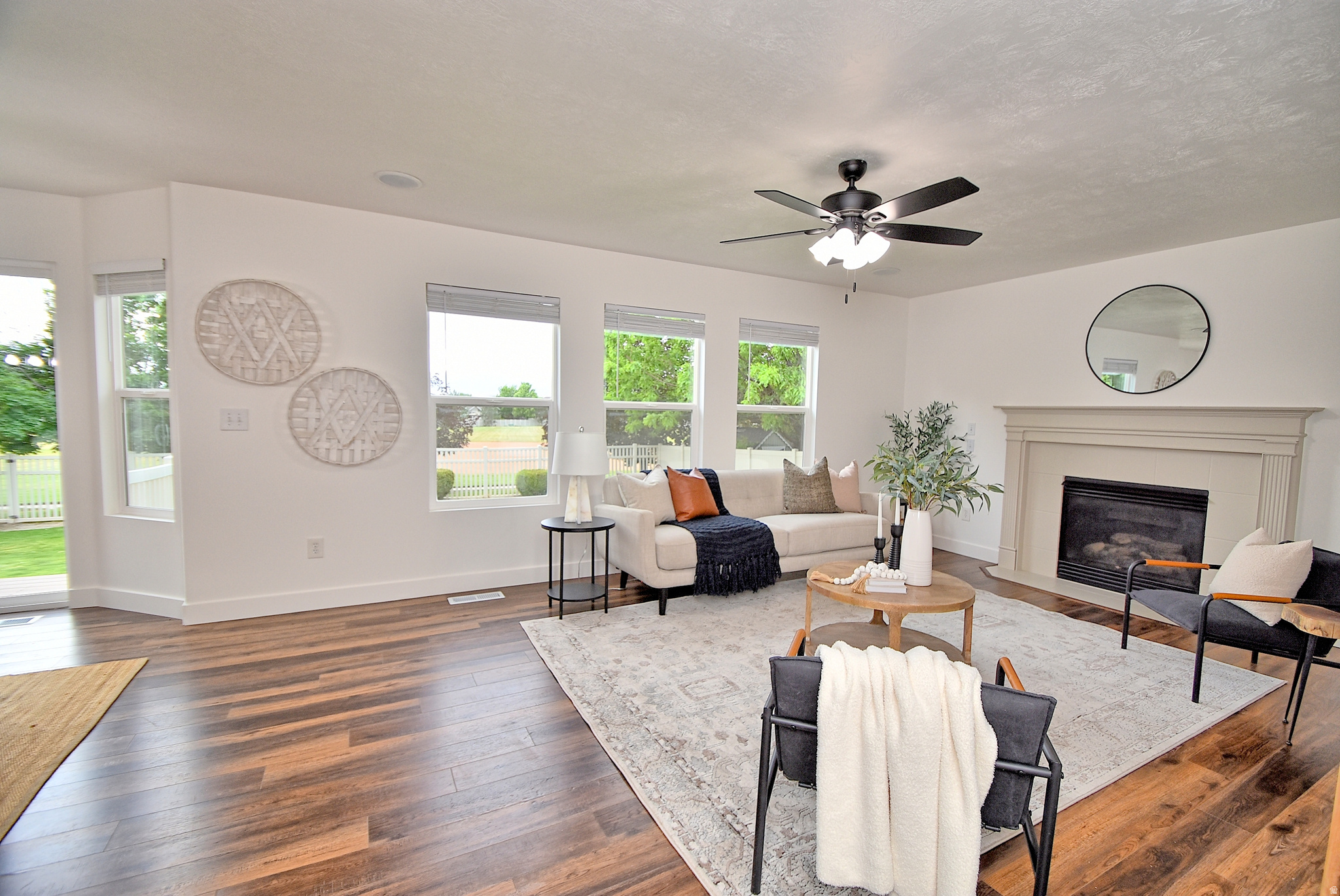 COLONY POINT - Residential