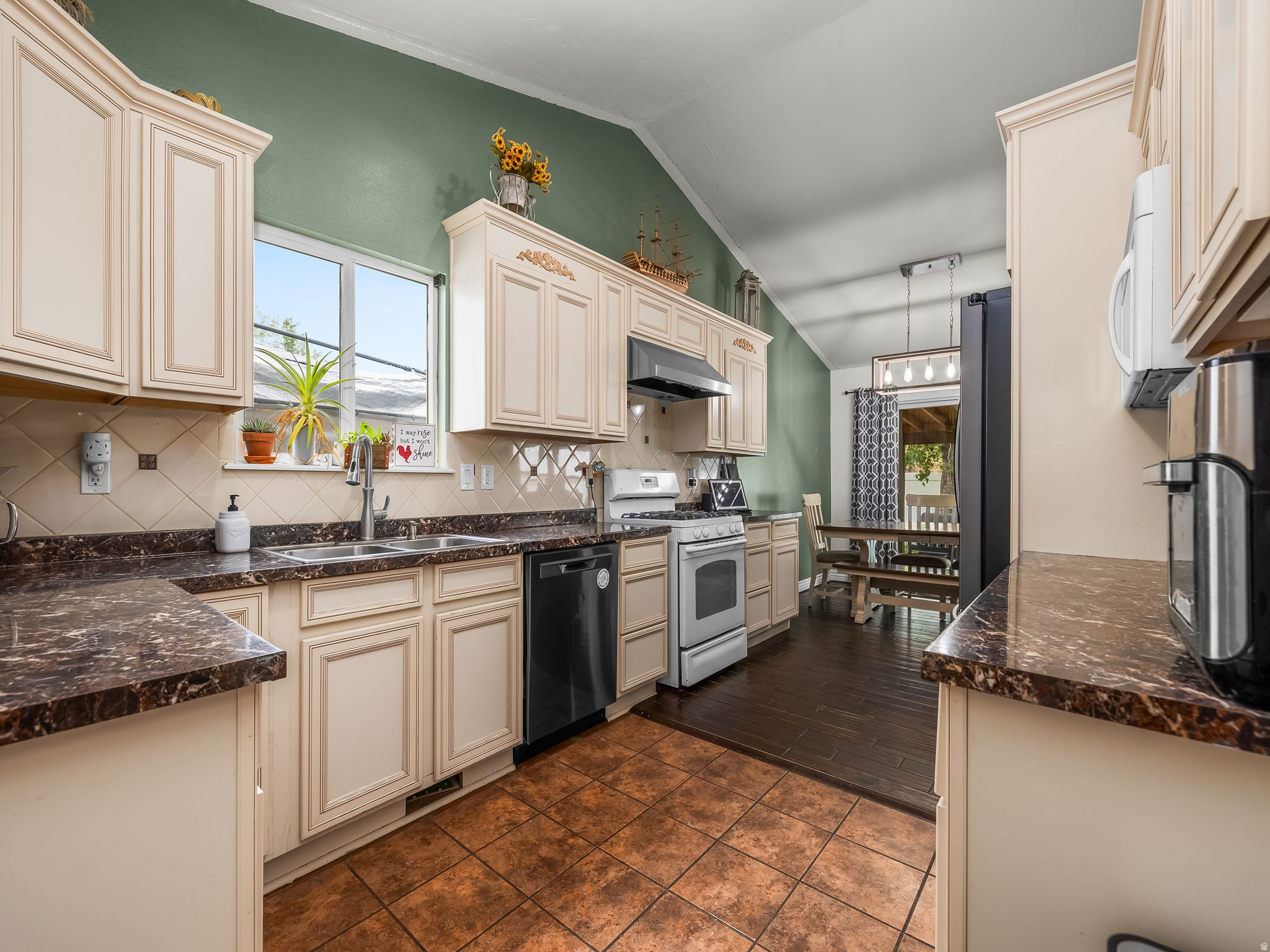 LAKE MOUNTAIN ESTATES - Residential