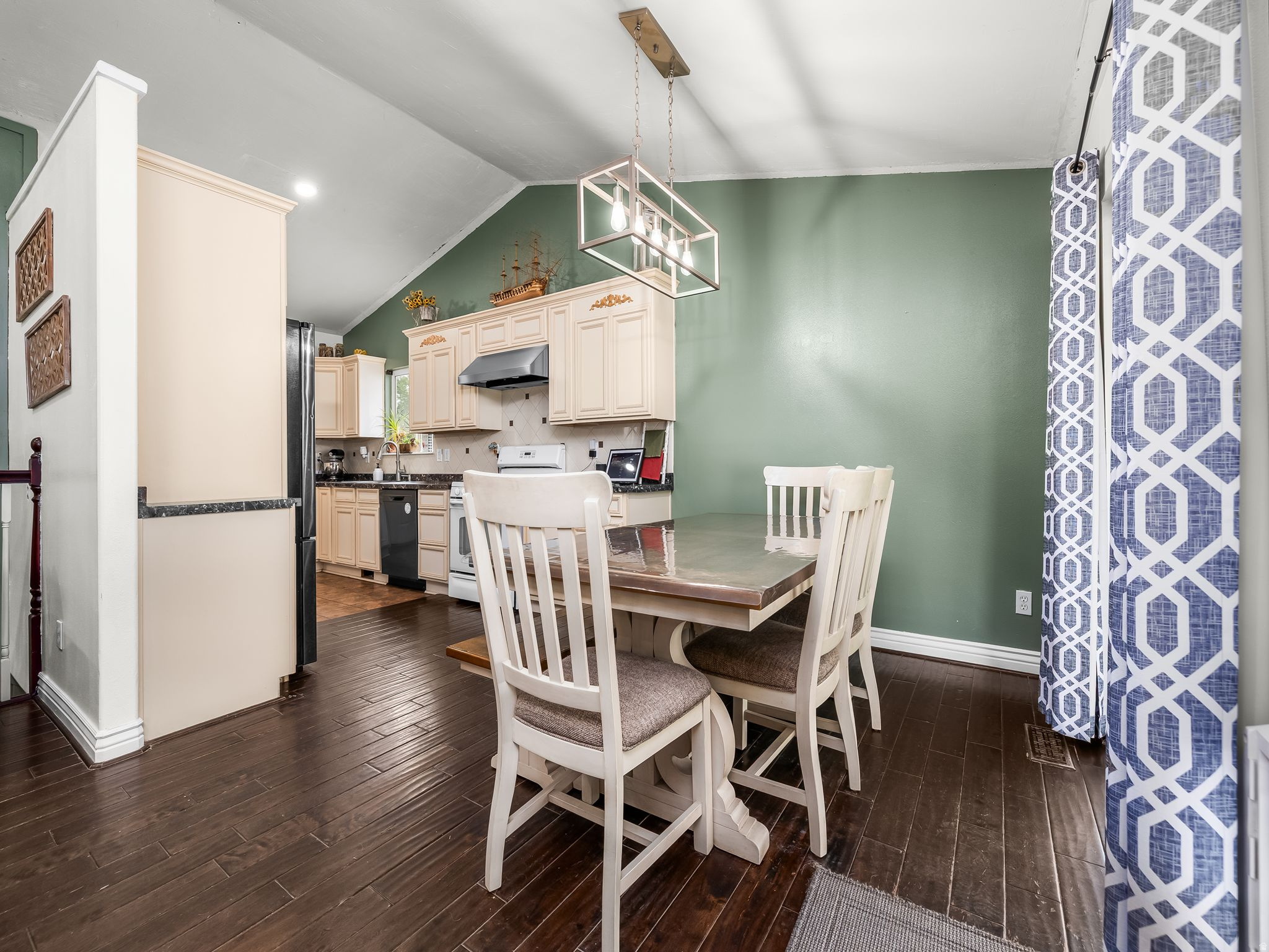 LAKE MOUNTAIN ESTATES - Residential
