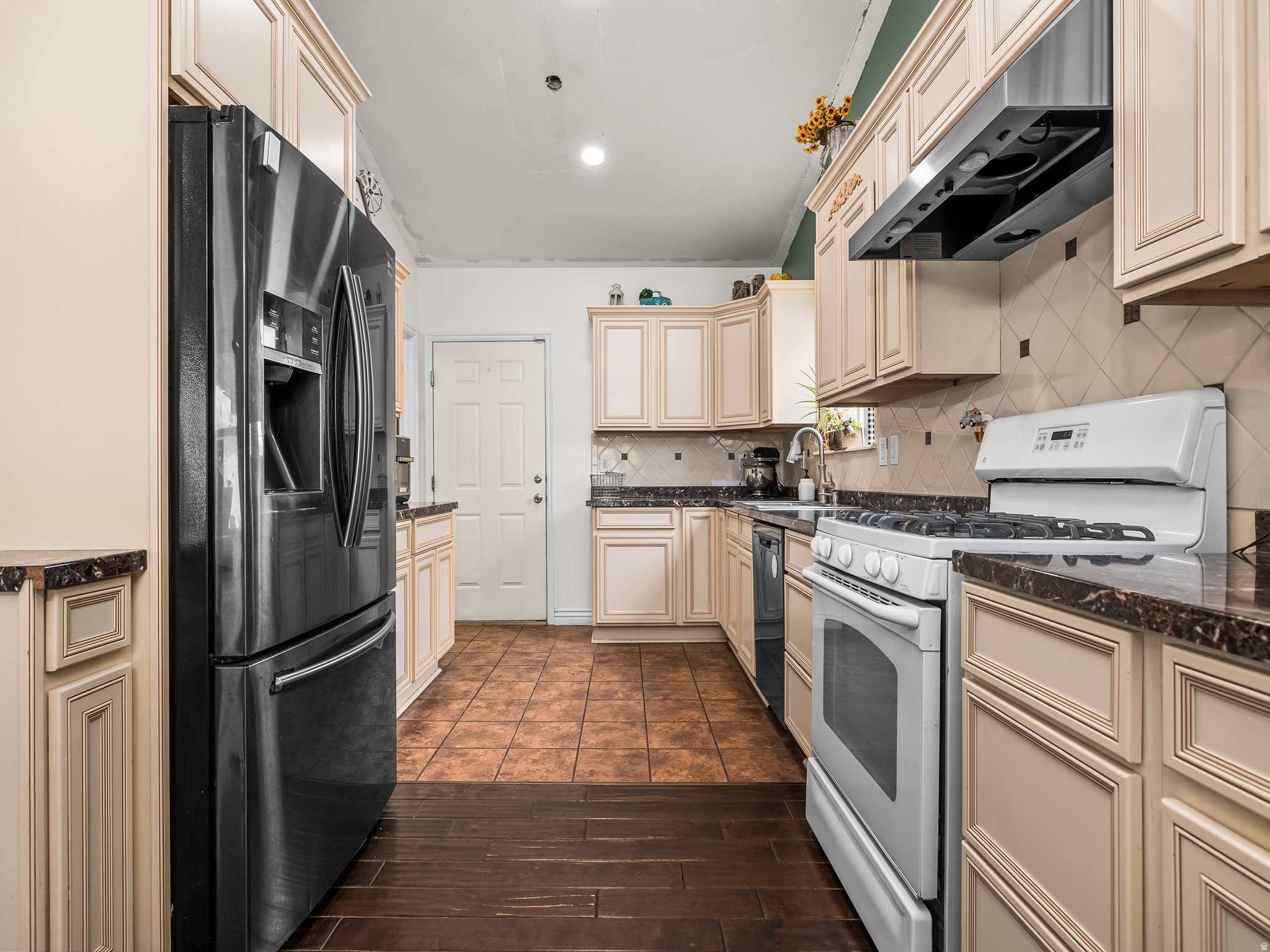 LAKE MOUNTAIN ESTATES - Residential