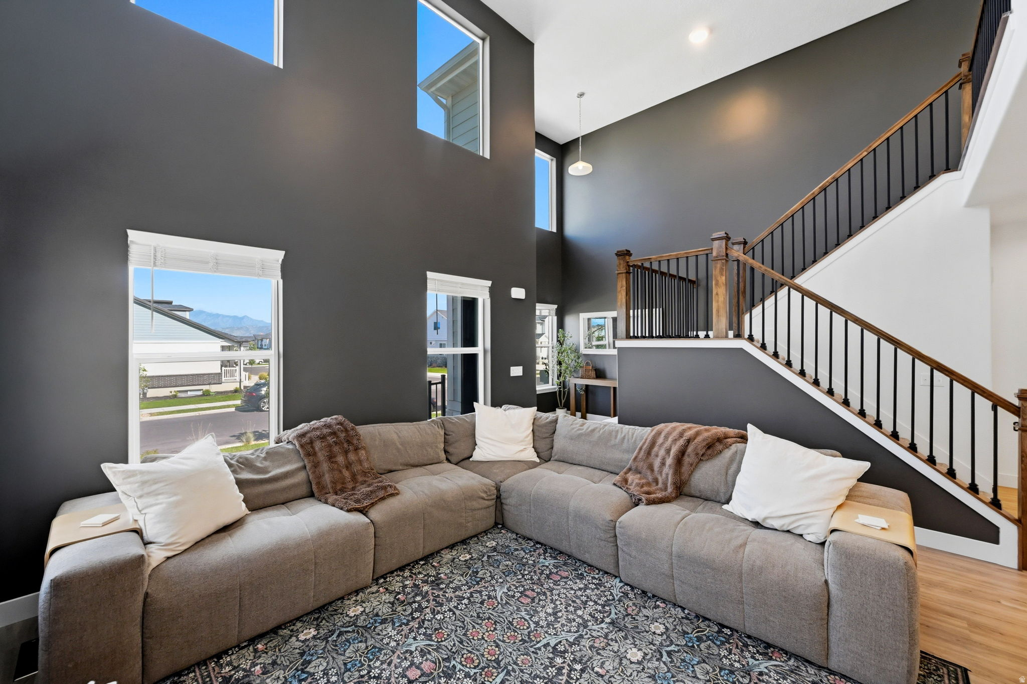 MOUNTAIN RIDGE - Residential