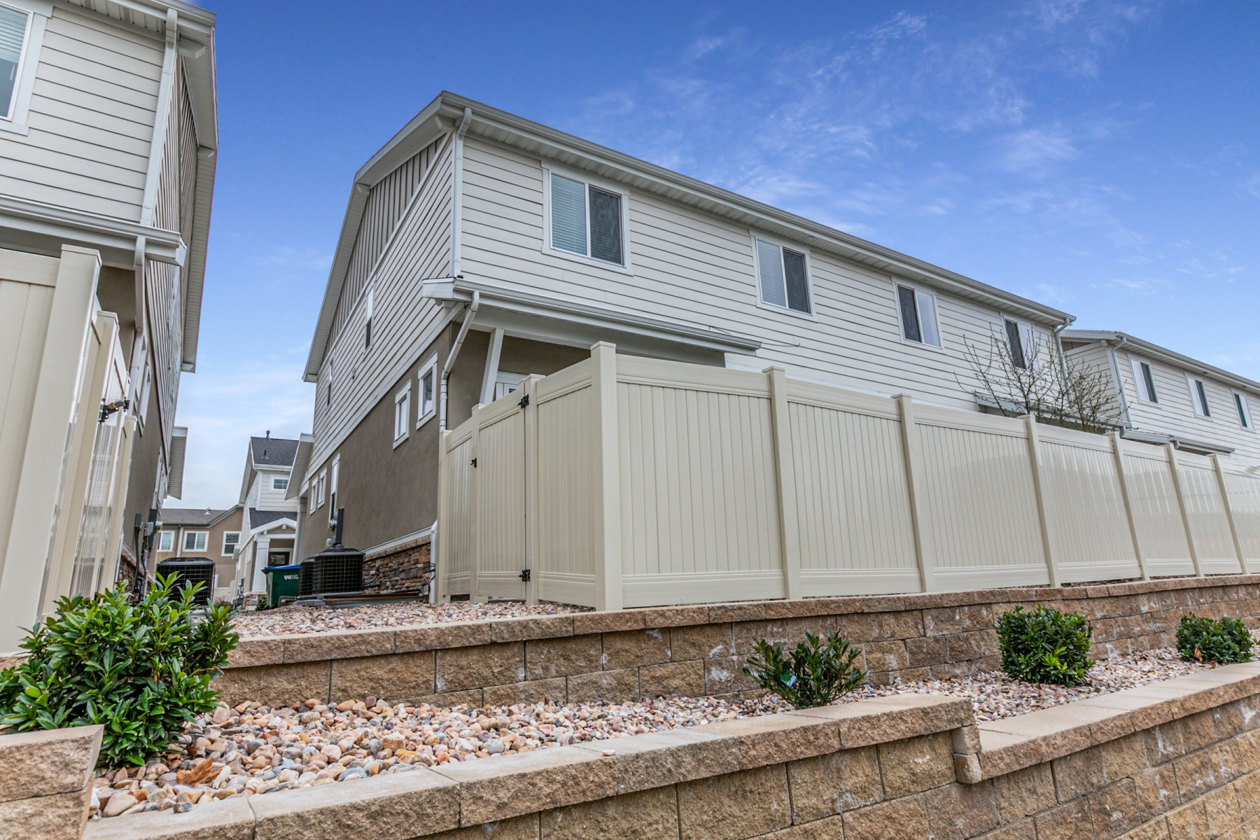 WEYBURN POINTE - Residential