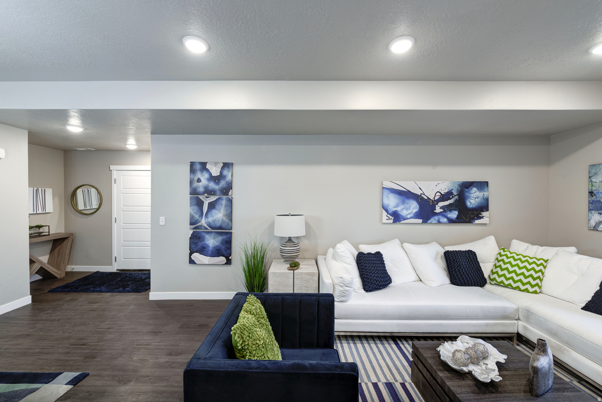 THE VINE APARTMENTS - Residential