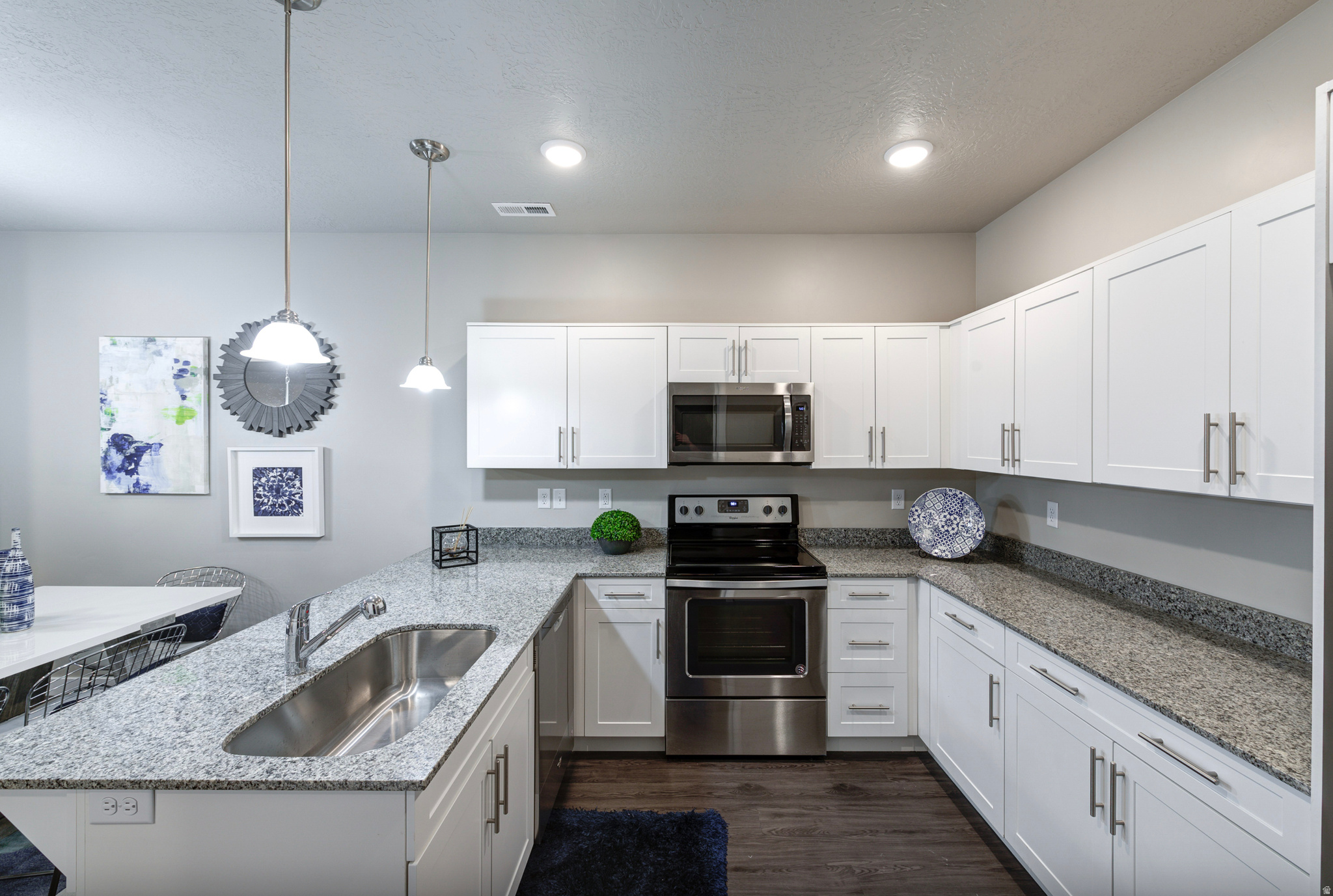 THE VINE APARTMENTS - Residential