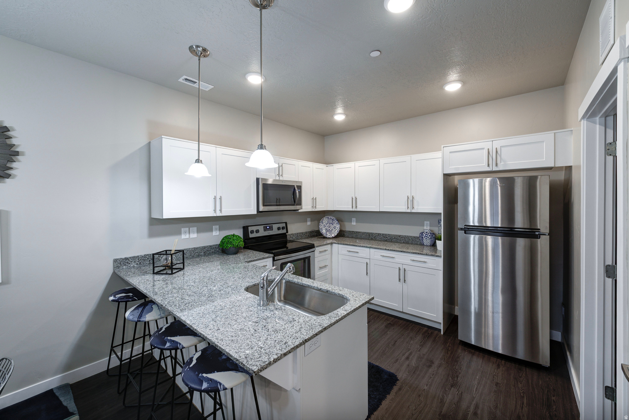 THE VINE APARTMENTS - Residential