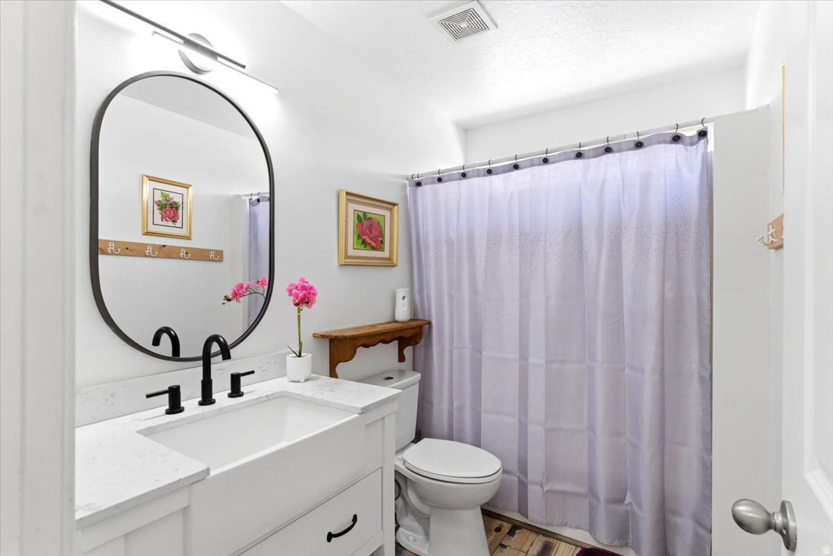 QUINN COURT - Residential