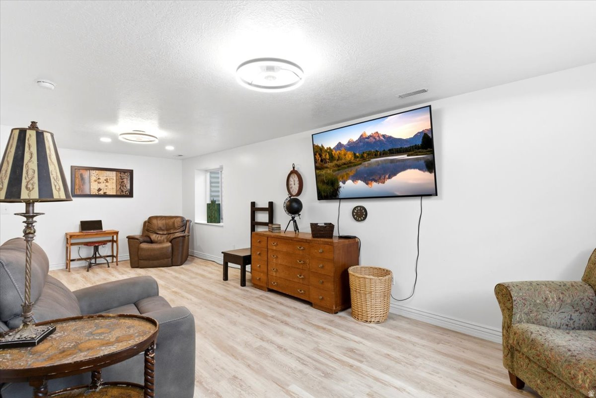 QUINN COURT - Residential