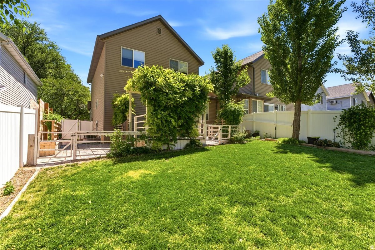 QUINN COURT - Residential