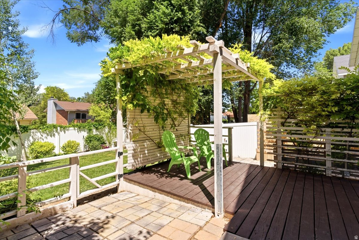QUINN COURT - Residential