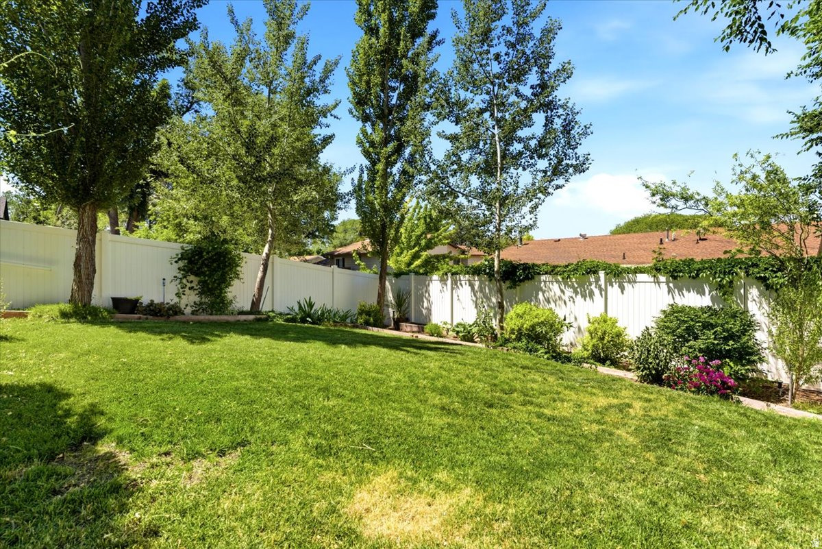 QUINN COURT - Residential