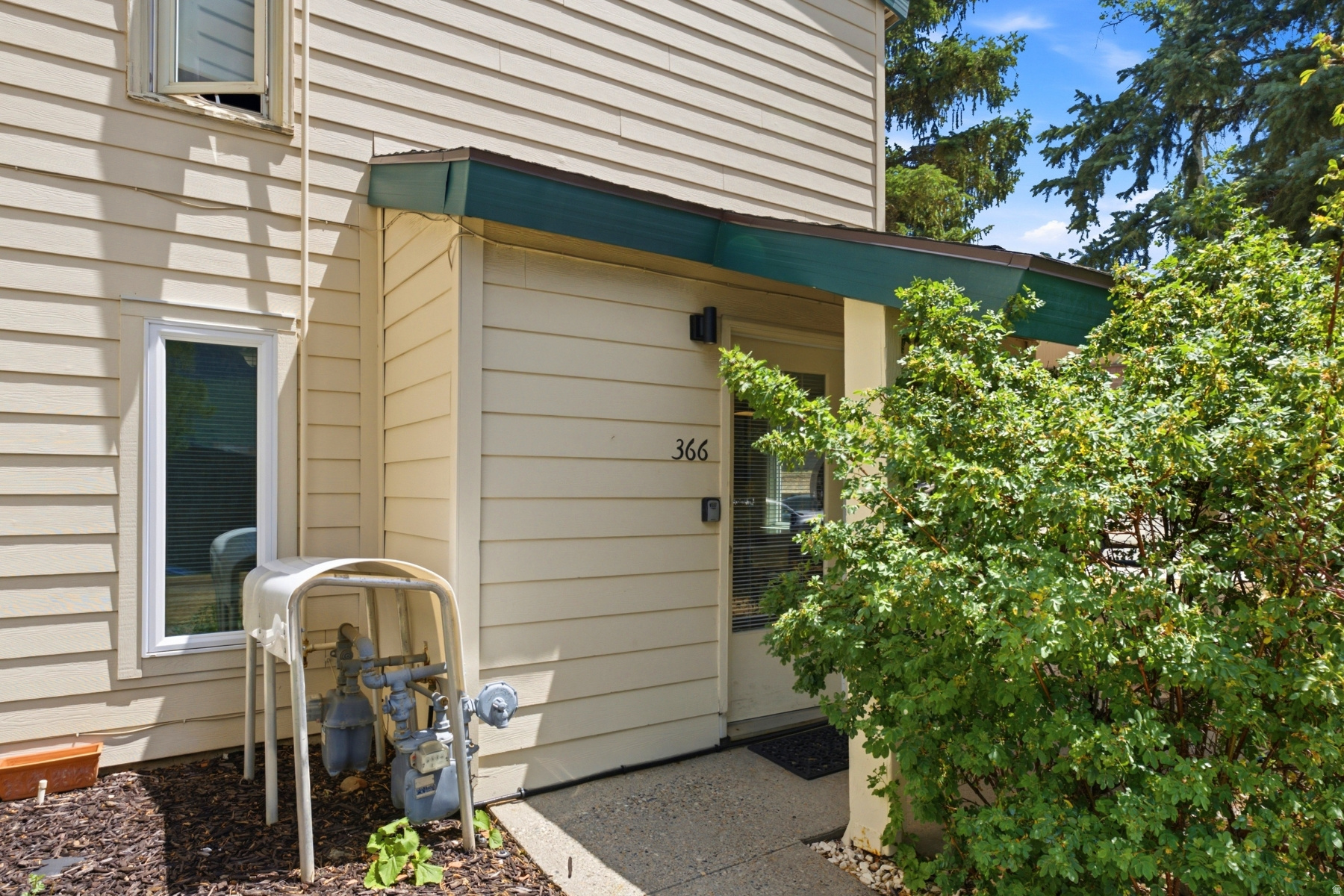 CLAIMJUMPER - Residential