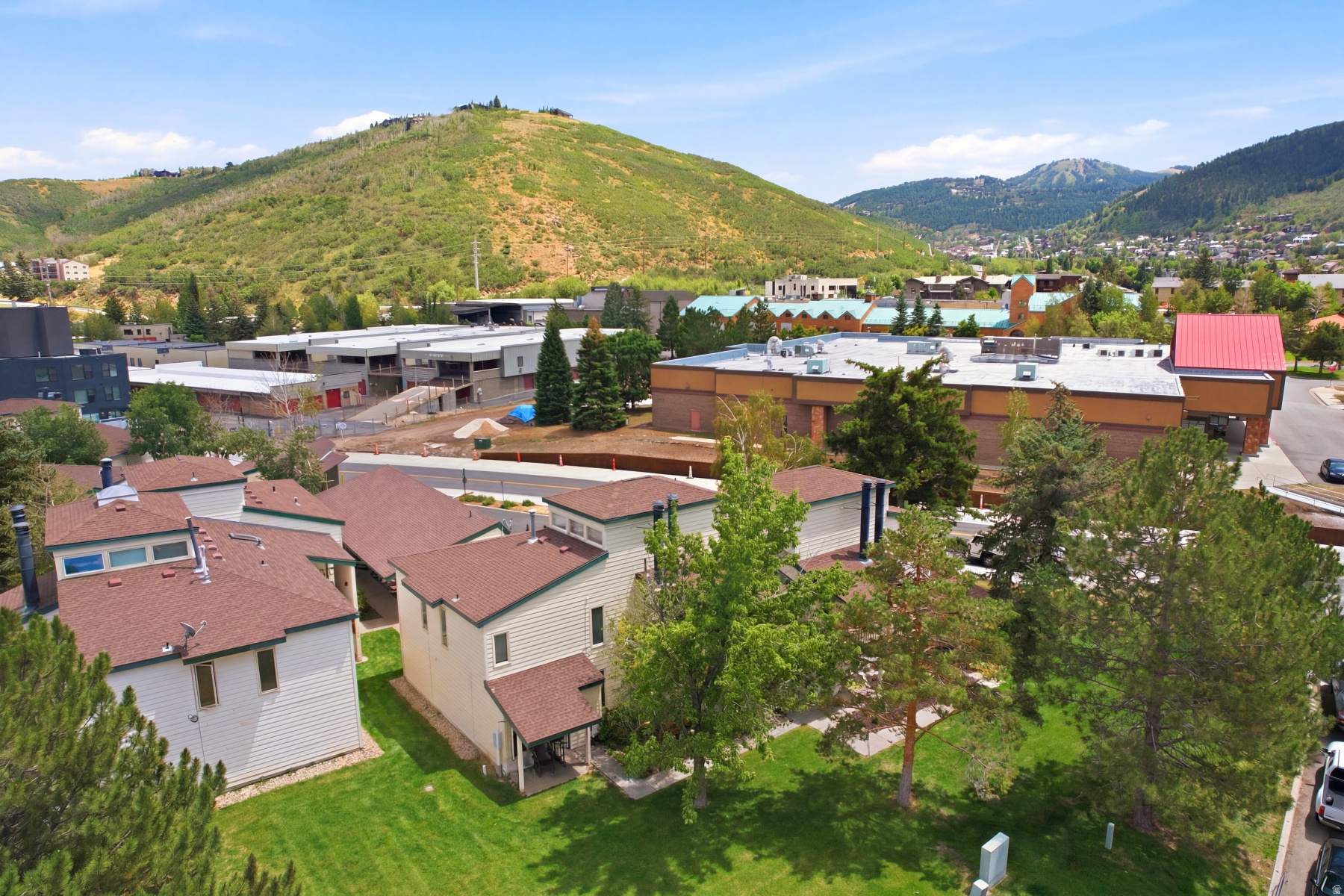 CLAIMJUMPER - Residential