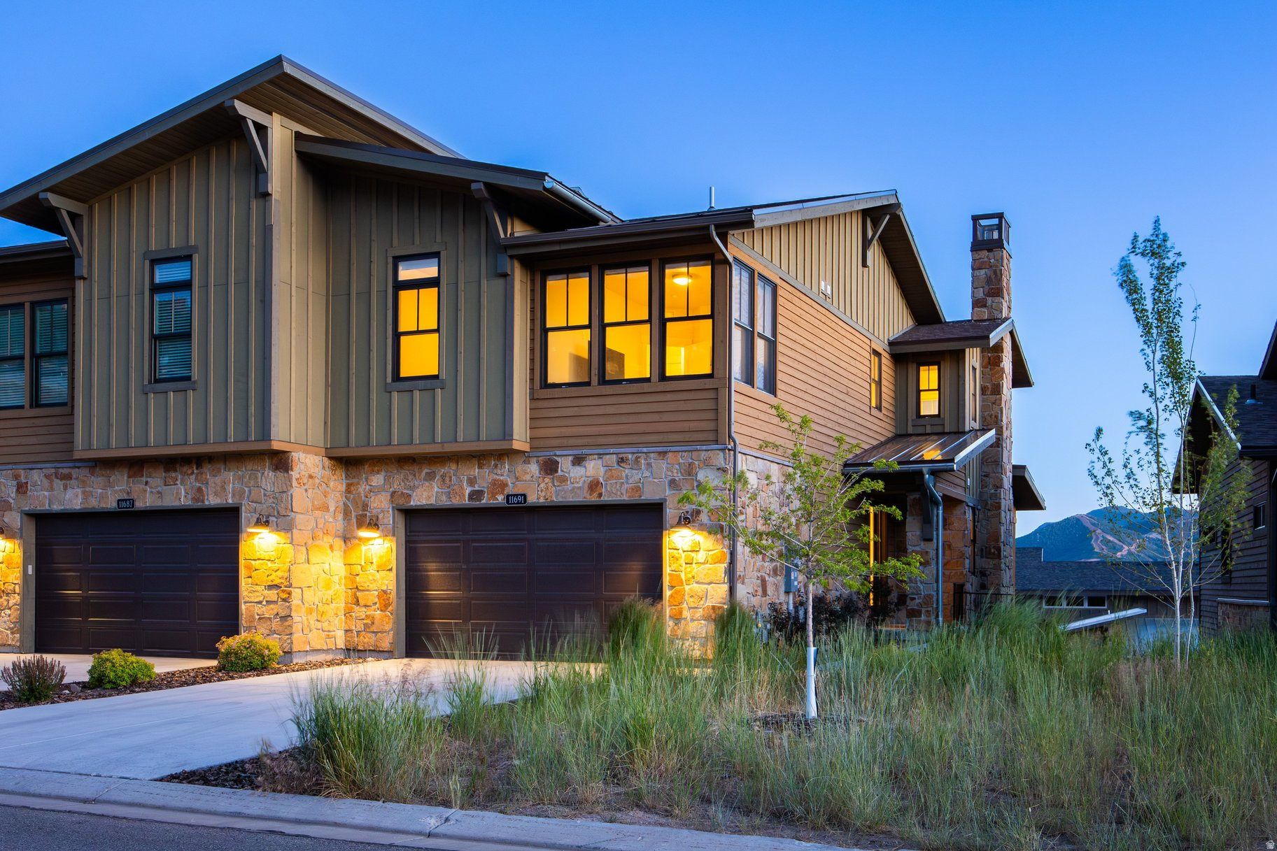 Set above the Jordanelle Reservoir with Deer Valley ski-run views and lake views, this Deer Waters residence delivers the ideal Park City lifestyle, minutes to Old Town, Deer Valley East Village, and year-round recreation. Inside, enjoy multiple living spaces (two living rooms plus a loft), a bright open kitchen with quartz countertops, and a statement Majestic Mercury 36" gas fireplace wrapped in a floor-to-ceiling cultured-stone surround. Thoughtful upgrades continue throughout: soft-close Mastercraft/Medallion Lancaster cabinet package, Daltile backsplash, upgraded lighting, dual-zone HVAC, tankless water heater, and a Nest smart package for thermostats and exterior cameras. The primary suite features a double vanity and a beautifully finished bath with upgraded tile and a Euro-glass enclosure. Outdoor living is dialed in with a covered deck and patio, BBQ gas line, and a walk-out basement leading to the lower patio hot tub-perfect after a ski day or a trail run. The two-car garage includes an epoxy floor, and the community offers convenient overflow parking for hosting and entertaining. Deer Waters residents enjoy pickleball courts, adjoining hike/bike trail access, and non-motorized Jordanelle Reservoir access, with Ross Creek cabanas/pavilions available for beach days. Plus, you're approximately 8 minutes to Main Street Park City, 10 minutes to Deer Valley East Village, 15 minutes to the Uinta National Forest, 20 minutes to Heber Valley, and 35 minutes to SLC. International.