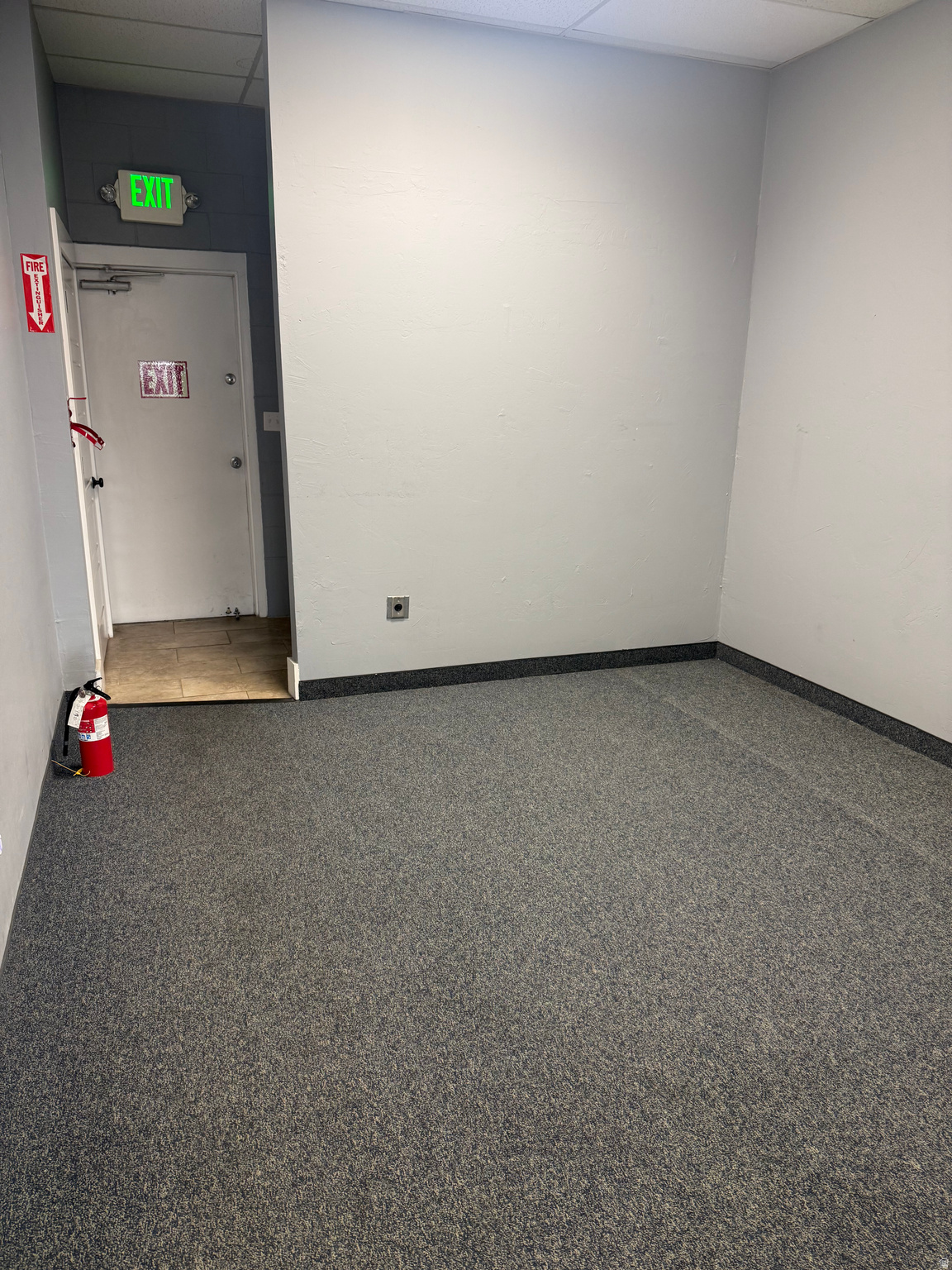 UINTAH PLAZA - Commercial Lease