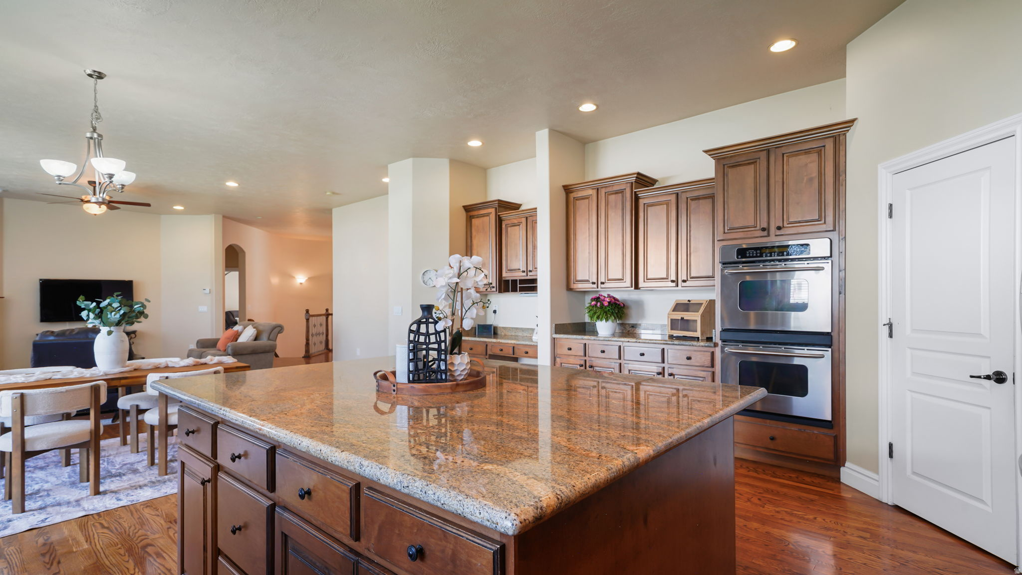 HUNTERS GROVE - Residential