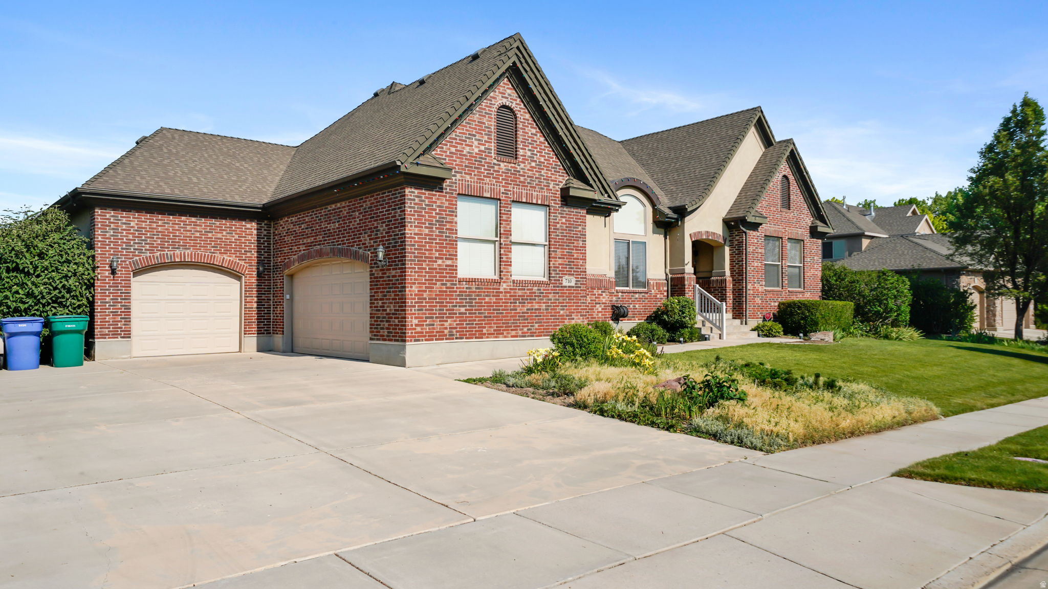 HUNTERS GROVE - Residential