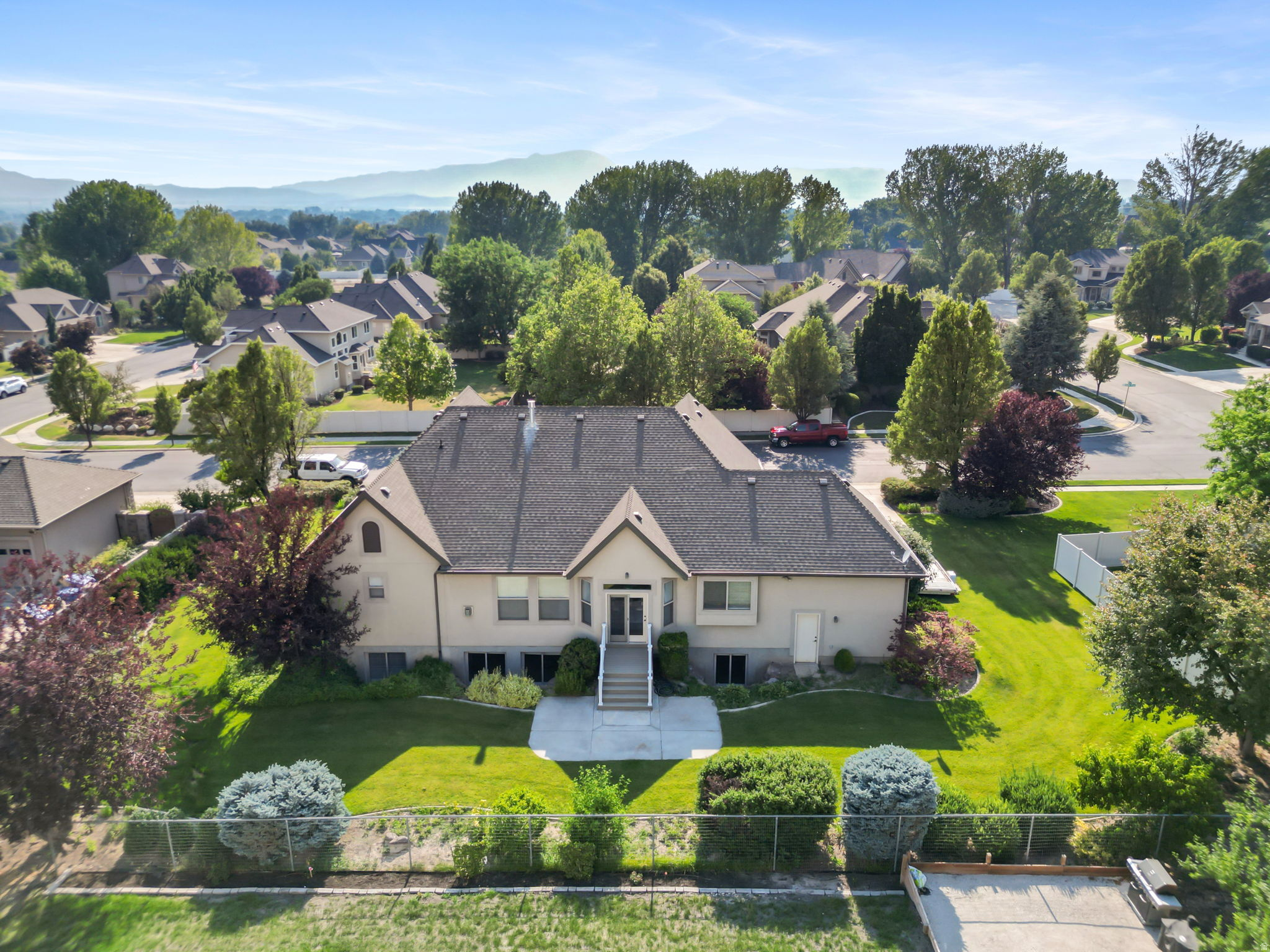 HUNTERS GROVE - Residential