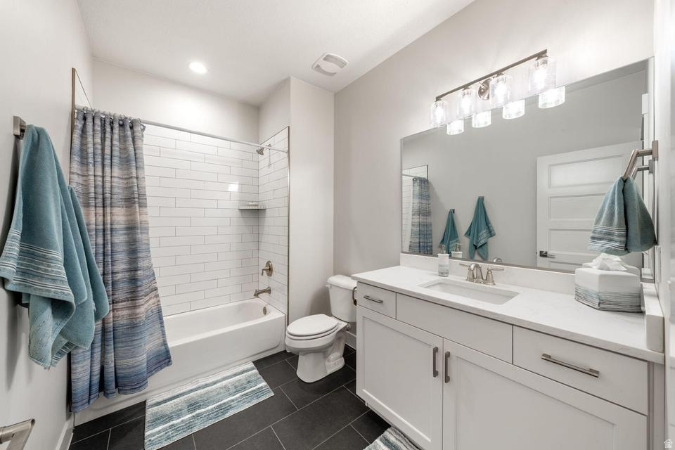 LEDGES OF ST GEORGE PH 7 - Residential