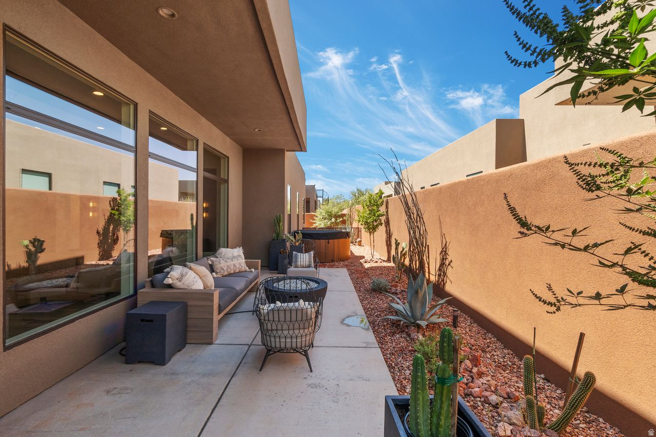 DUNES AT SAND HOLLOW - Residential