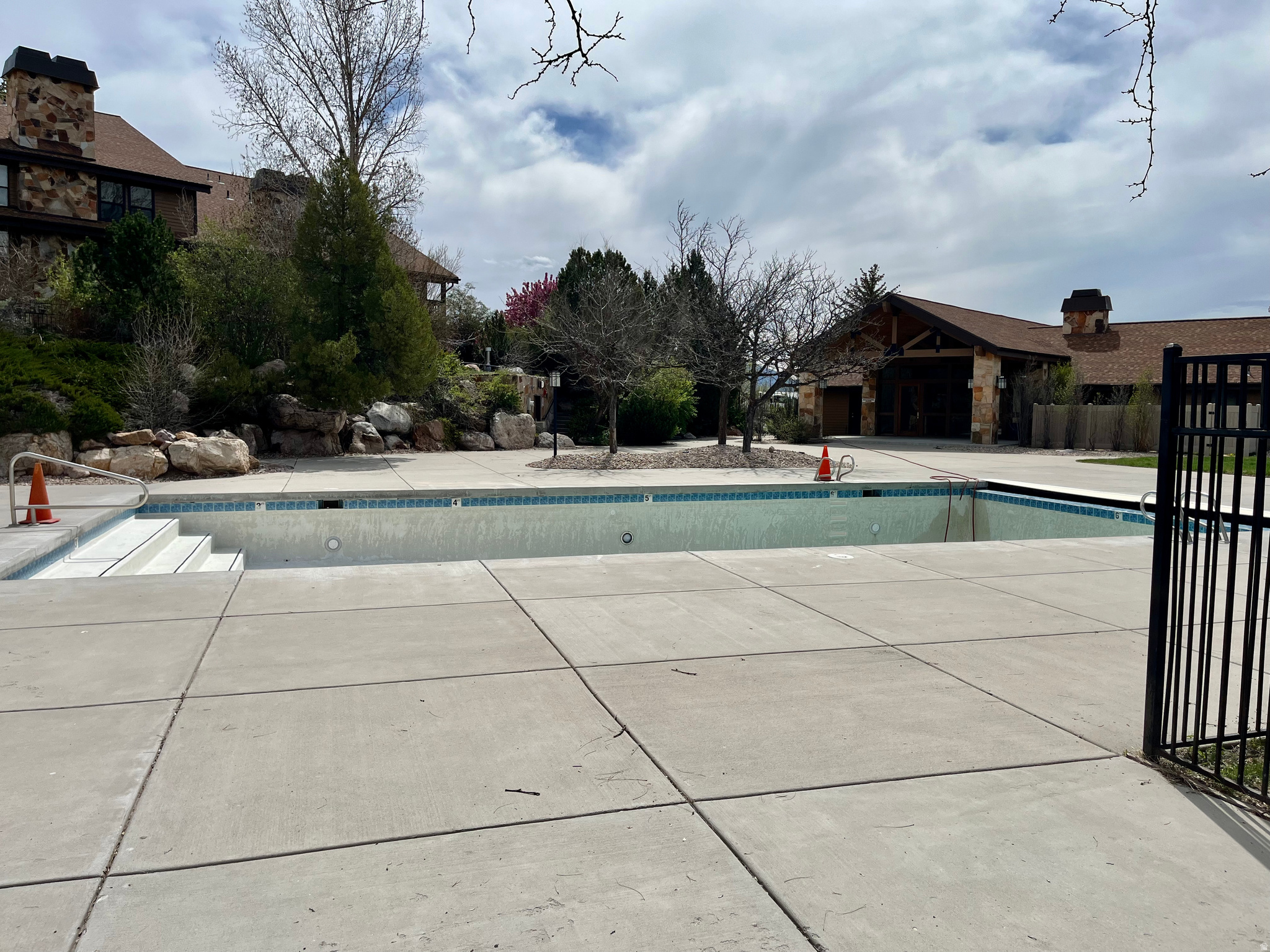 WOLF LODGE - Residential