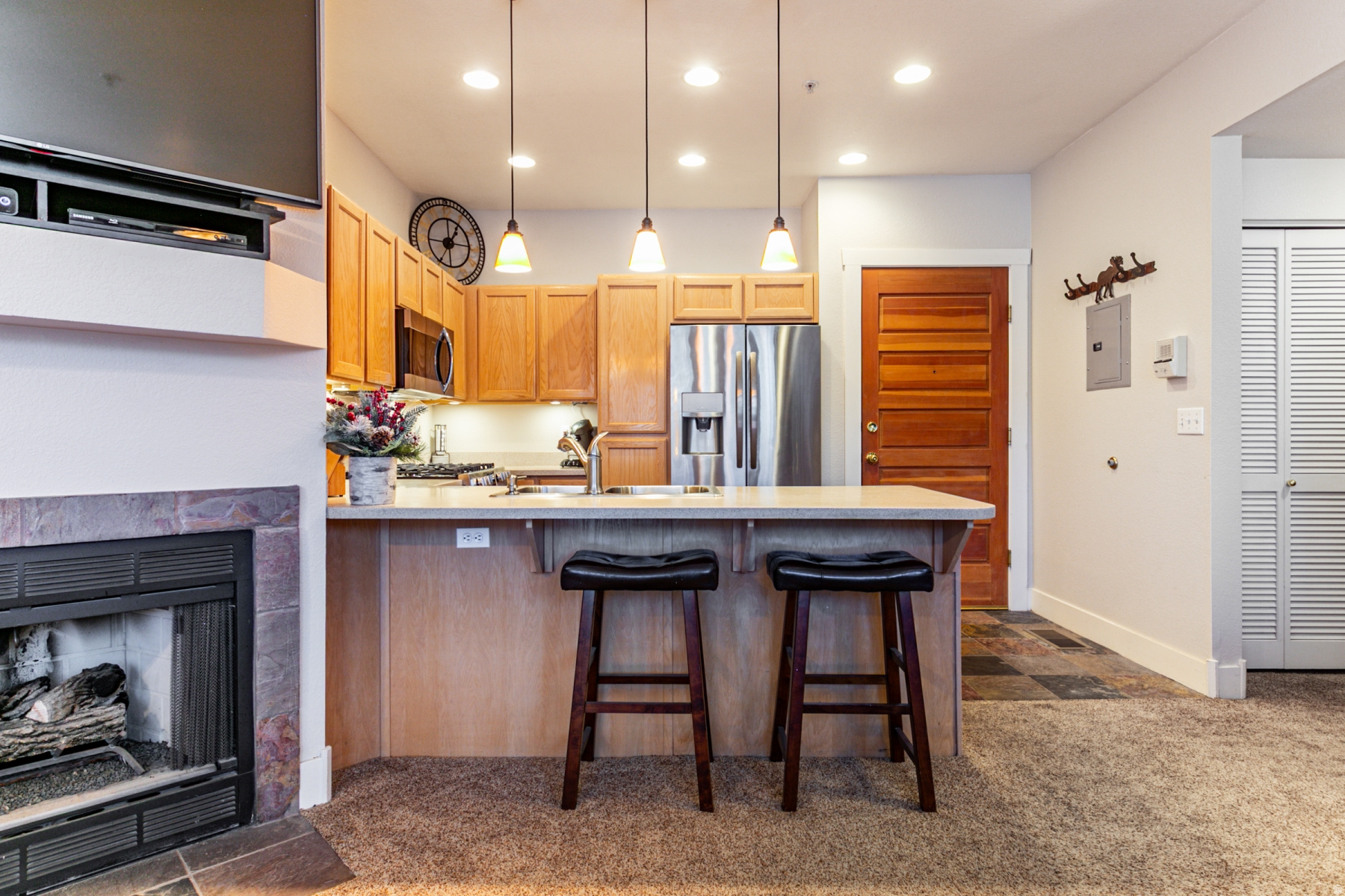 PINEBROOK POINTE CONDOMINIUMS - Residential Lease