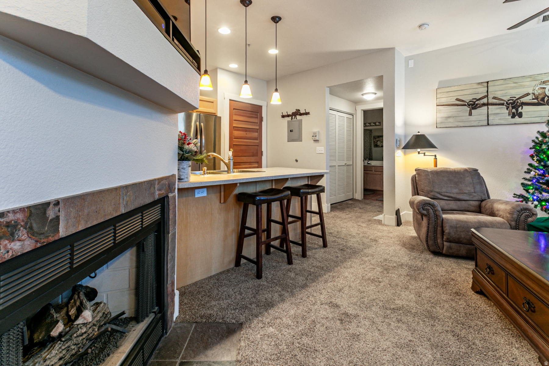 PINEBROOK POINTE CONDOMINIUMS - Residential Lease