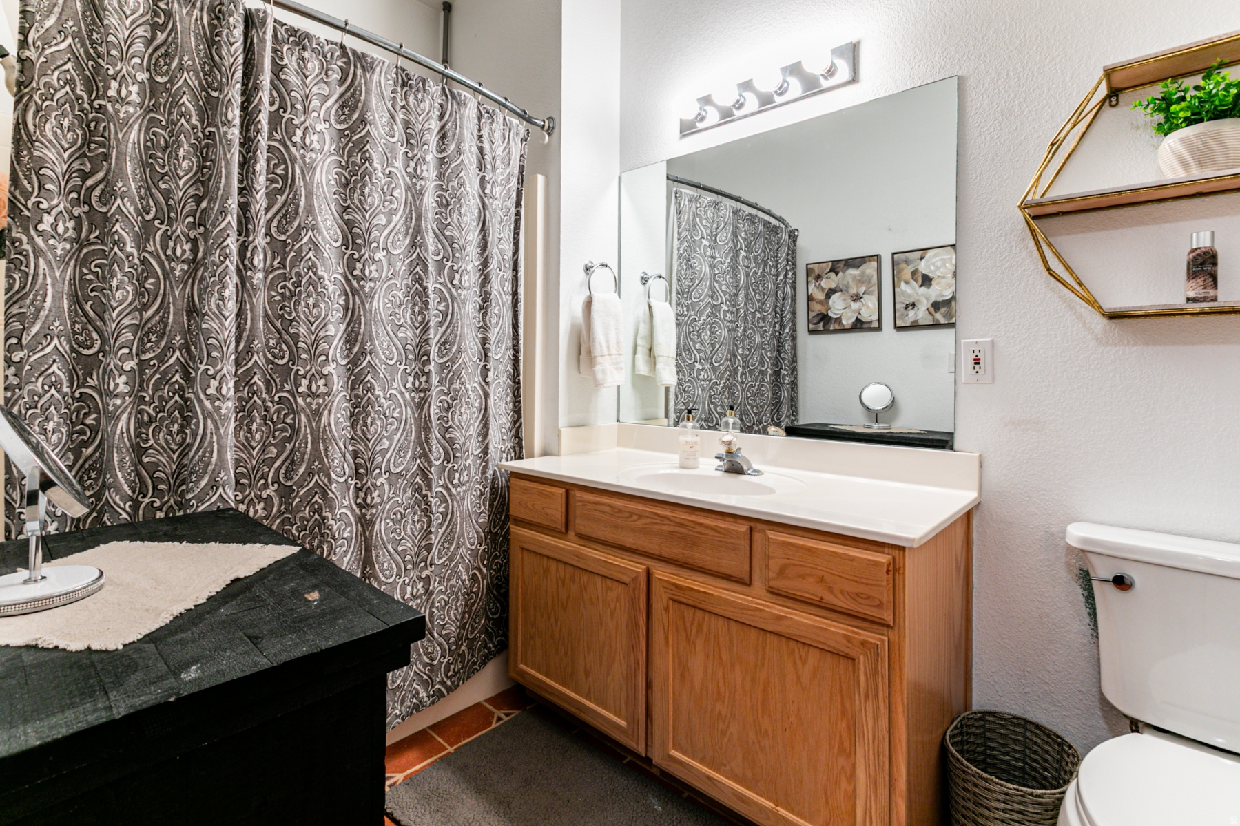 PINEBROOK POINTE CONDOMINIUMS - Residential Lease