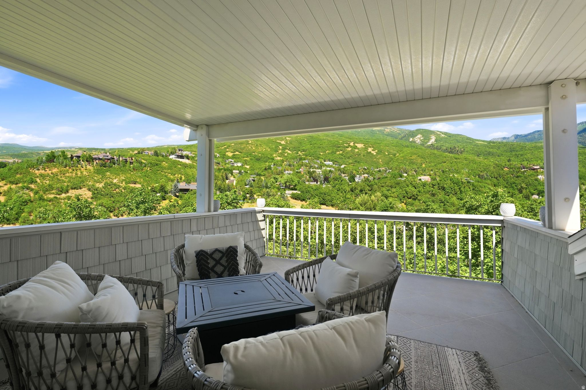 HIGH POINTE - Residential