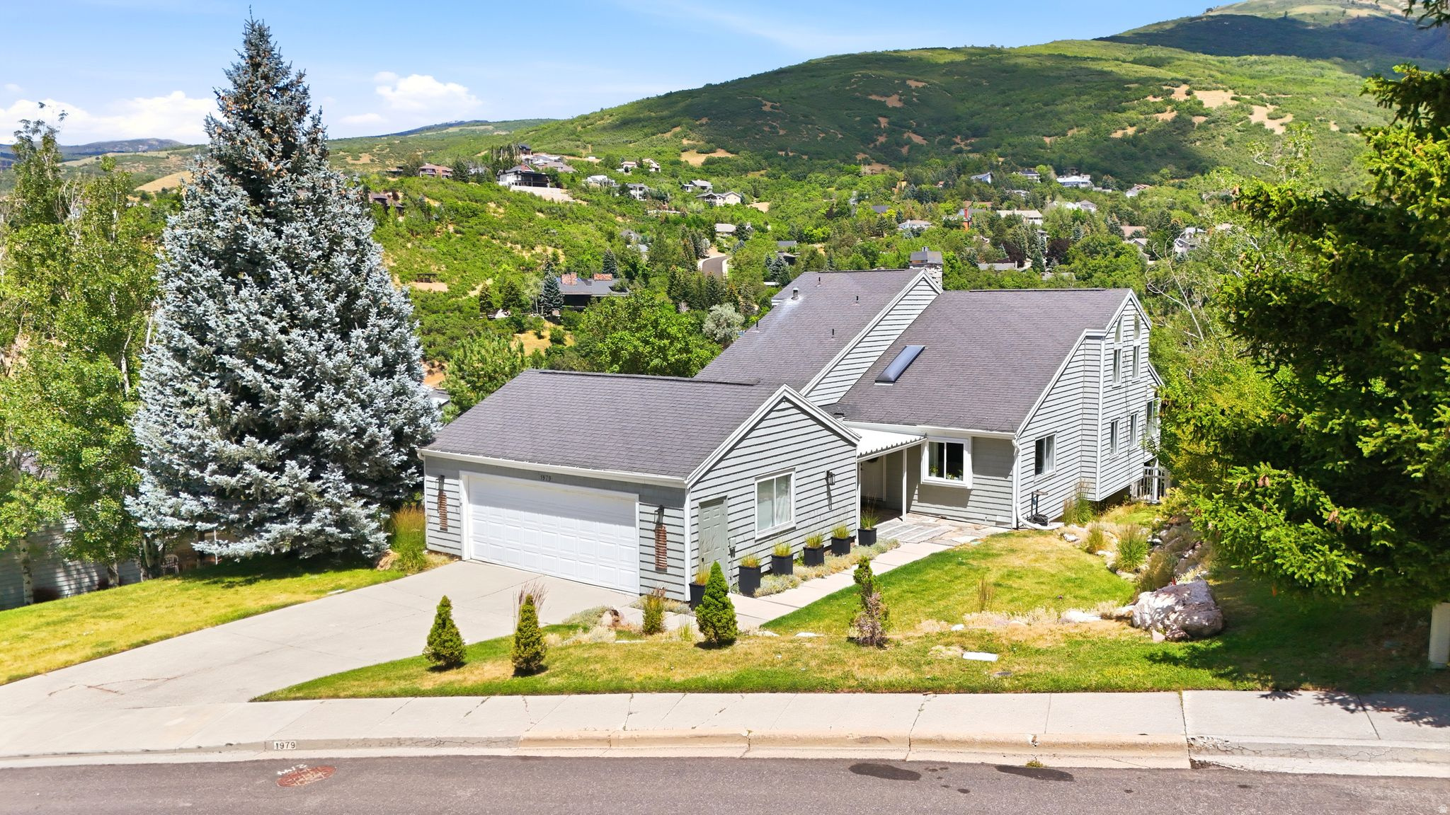 HIGH POINTE - Residential