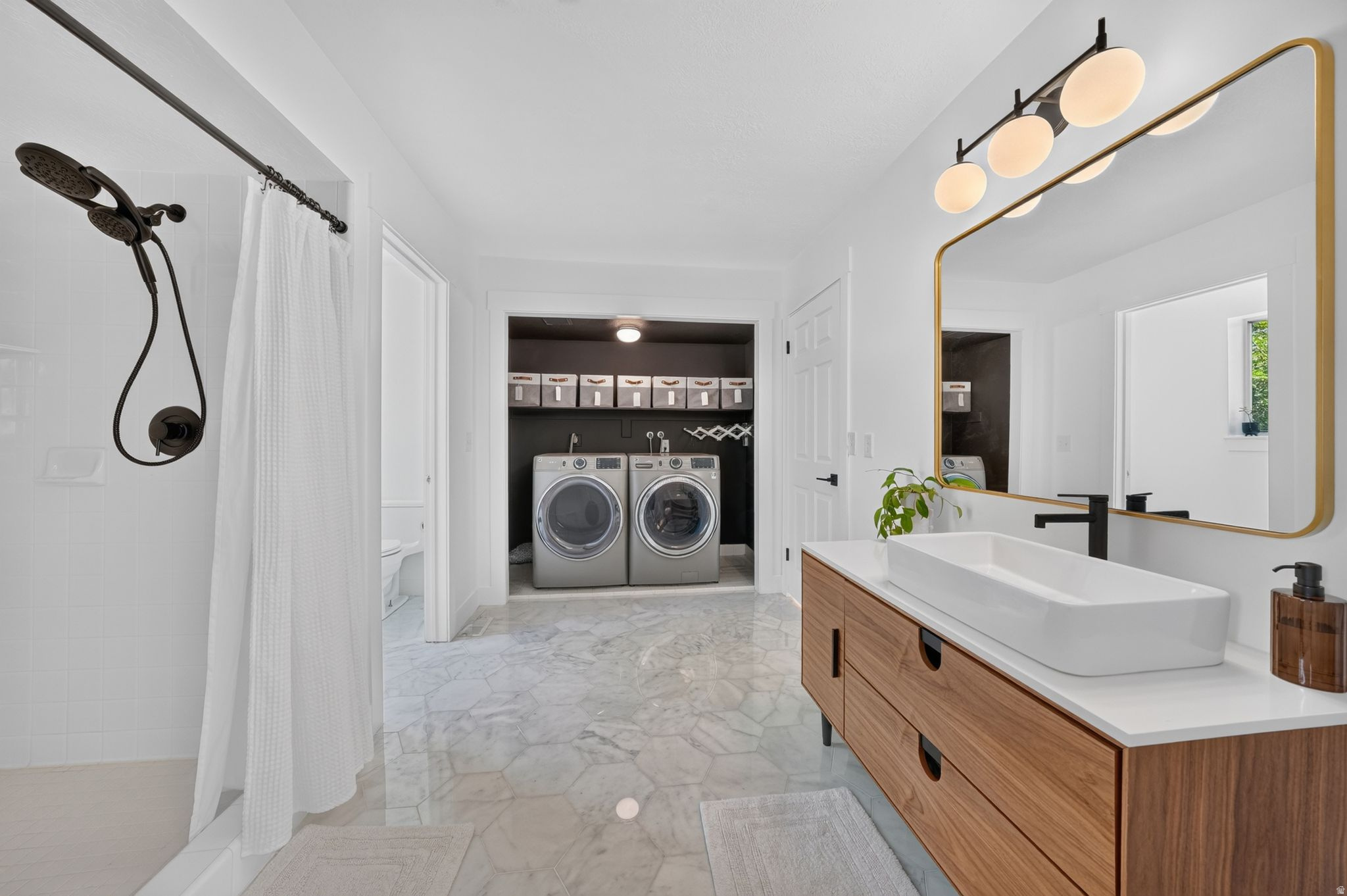 HIGH POINTE - Residential