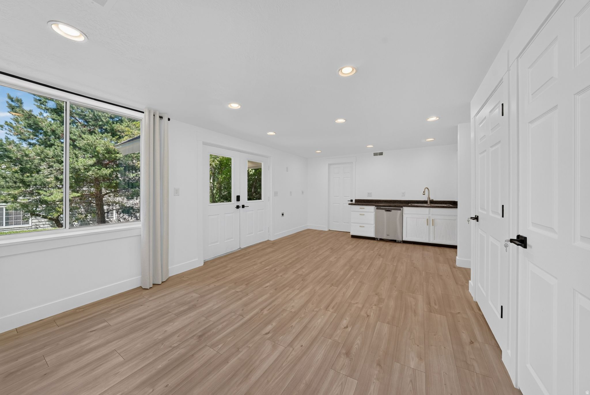 HIGH POINTE - Residential