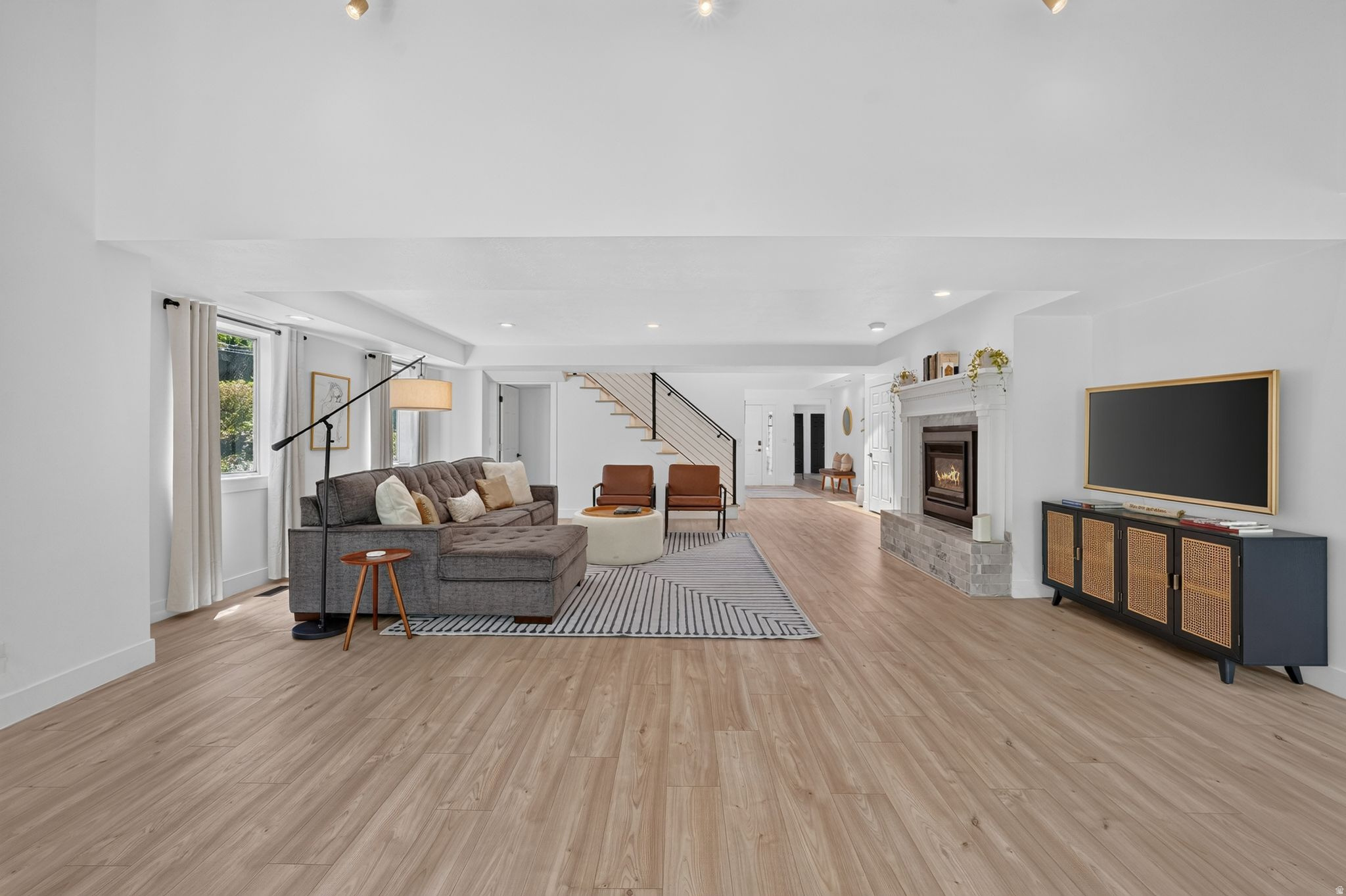 HIGH POINTE - Residential