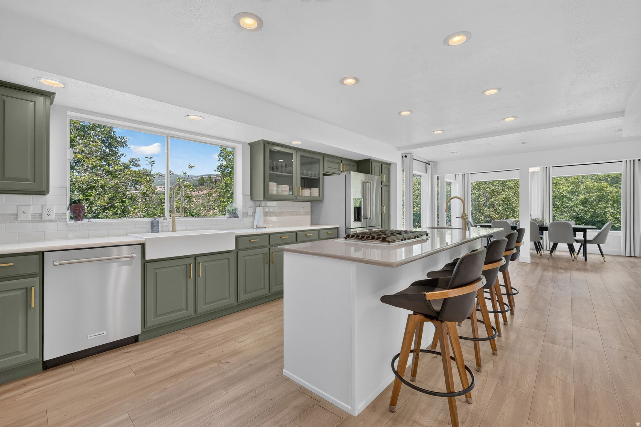 HIGH POINTE - Residential