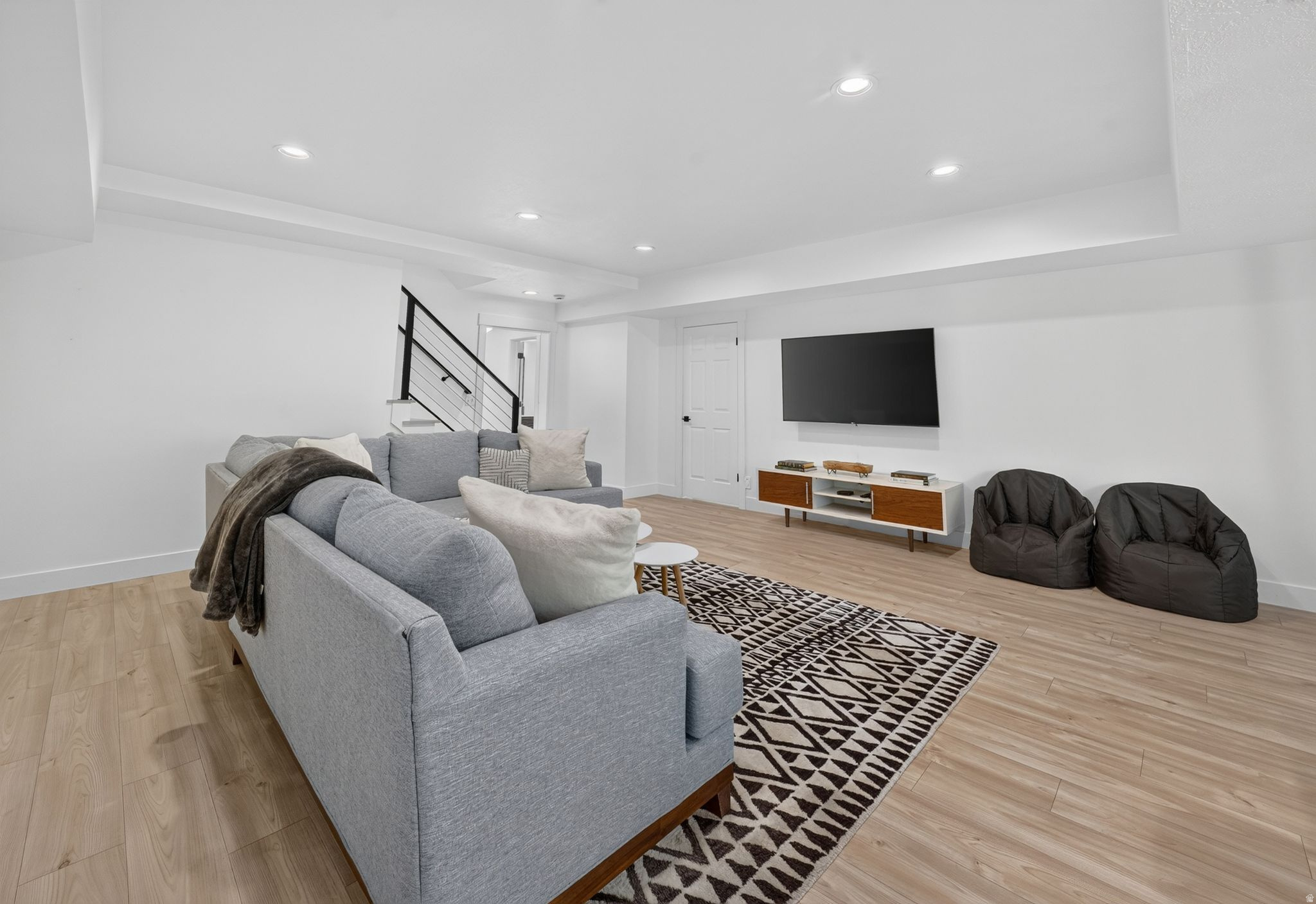 HIGH POINTE - Residential
