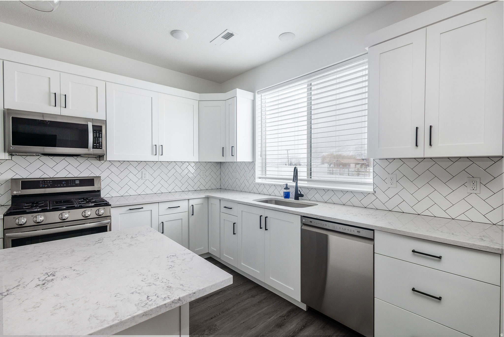 CANYON ESTATES - Residential