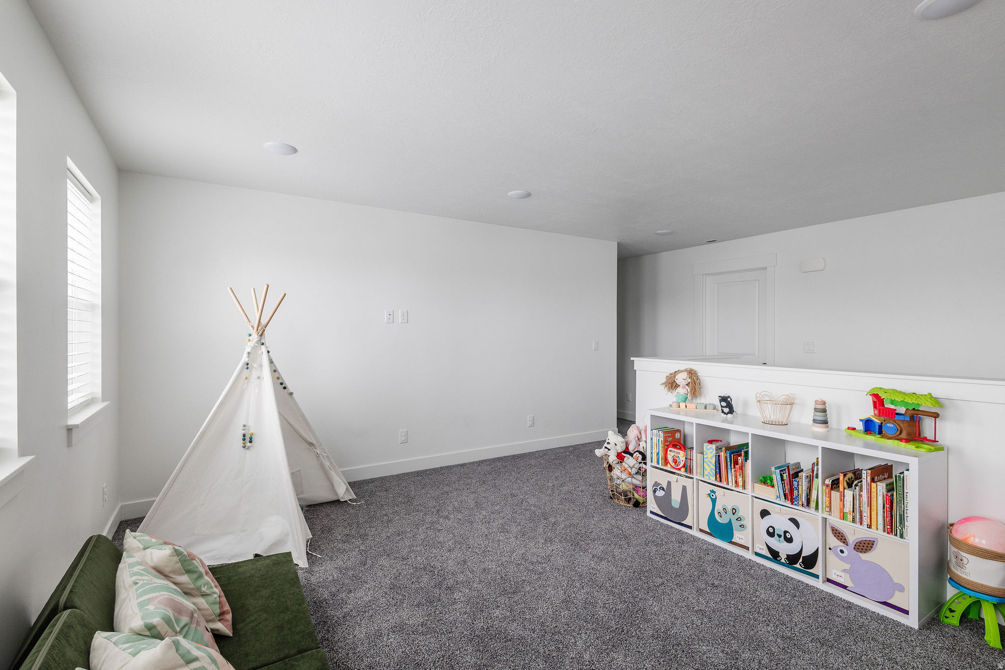 CANYON ESTATES - Residential