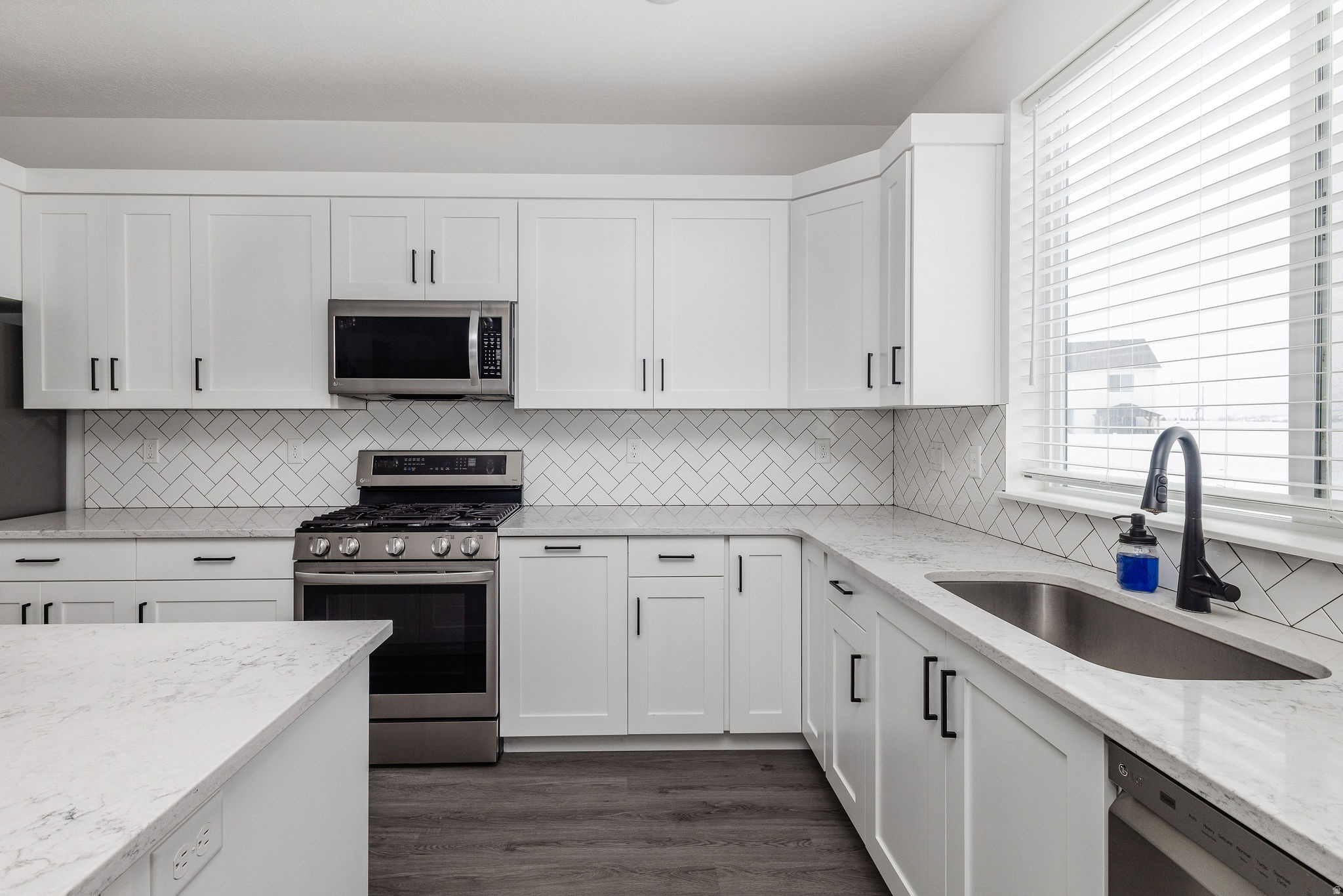 CANYON ESTATES - Residential