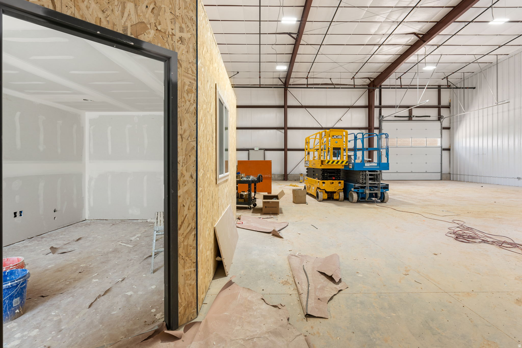 DIAMONTI INDUSTRIAL SUBDIVISION - Commercial Lease