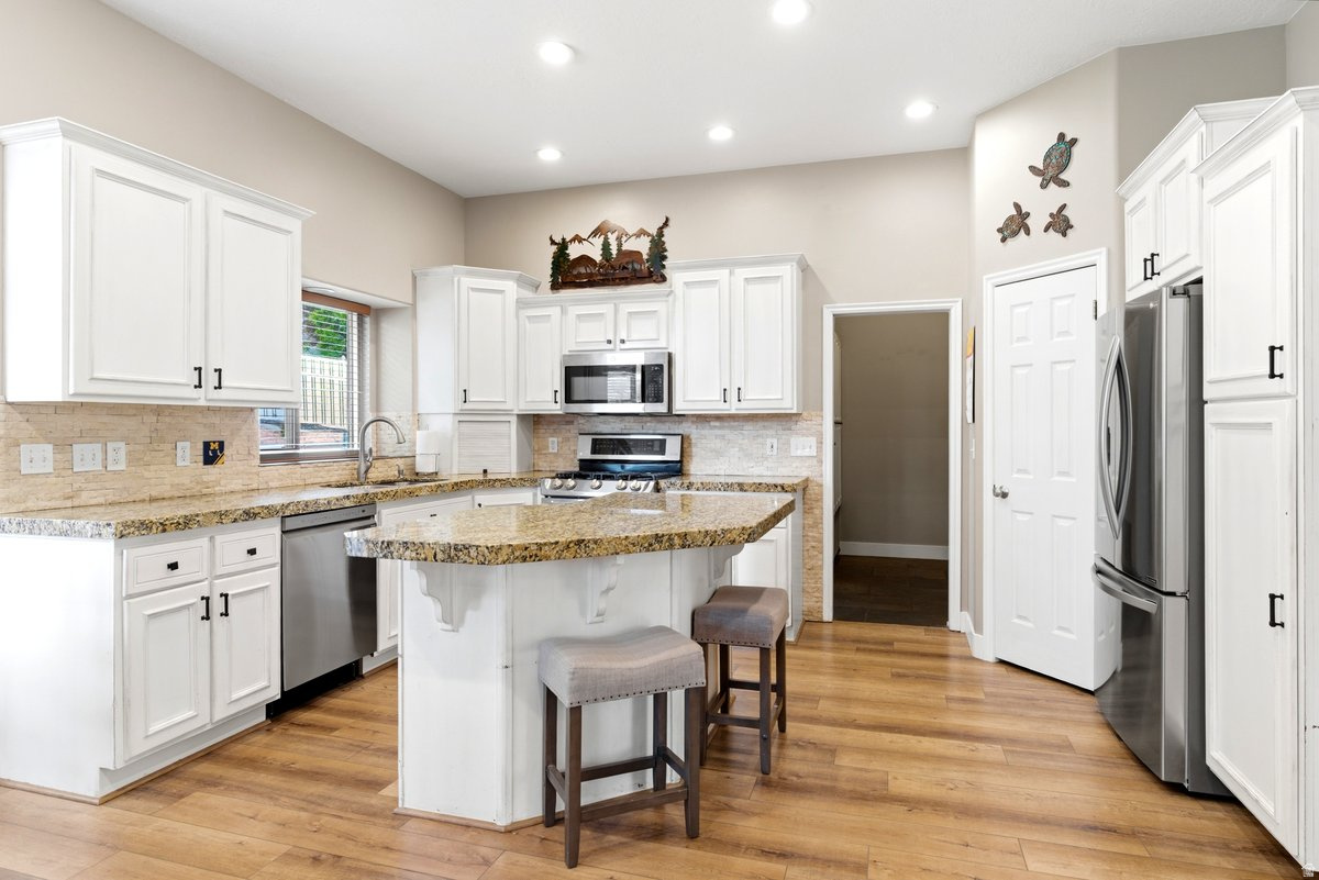 SPRING HOLLOW - Residential