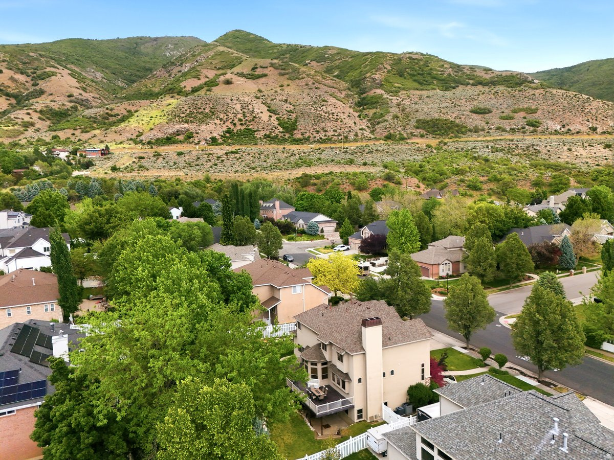SPRING HOLLOW - Residential