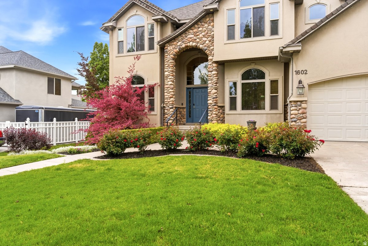 SPRING HOLLOW - Residential