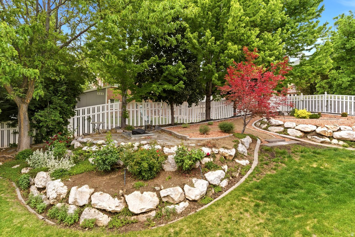 SPRING HOLLOW - Residential