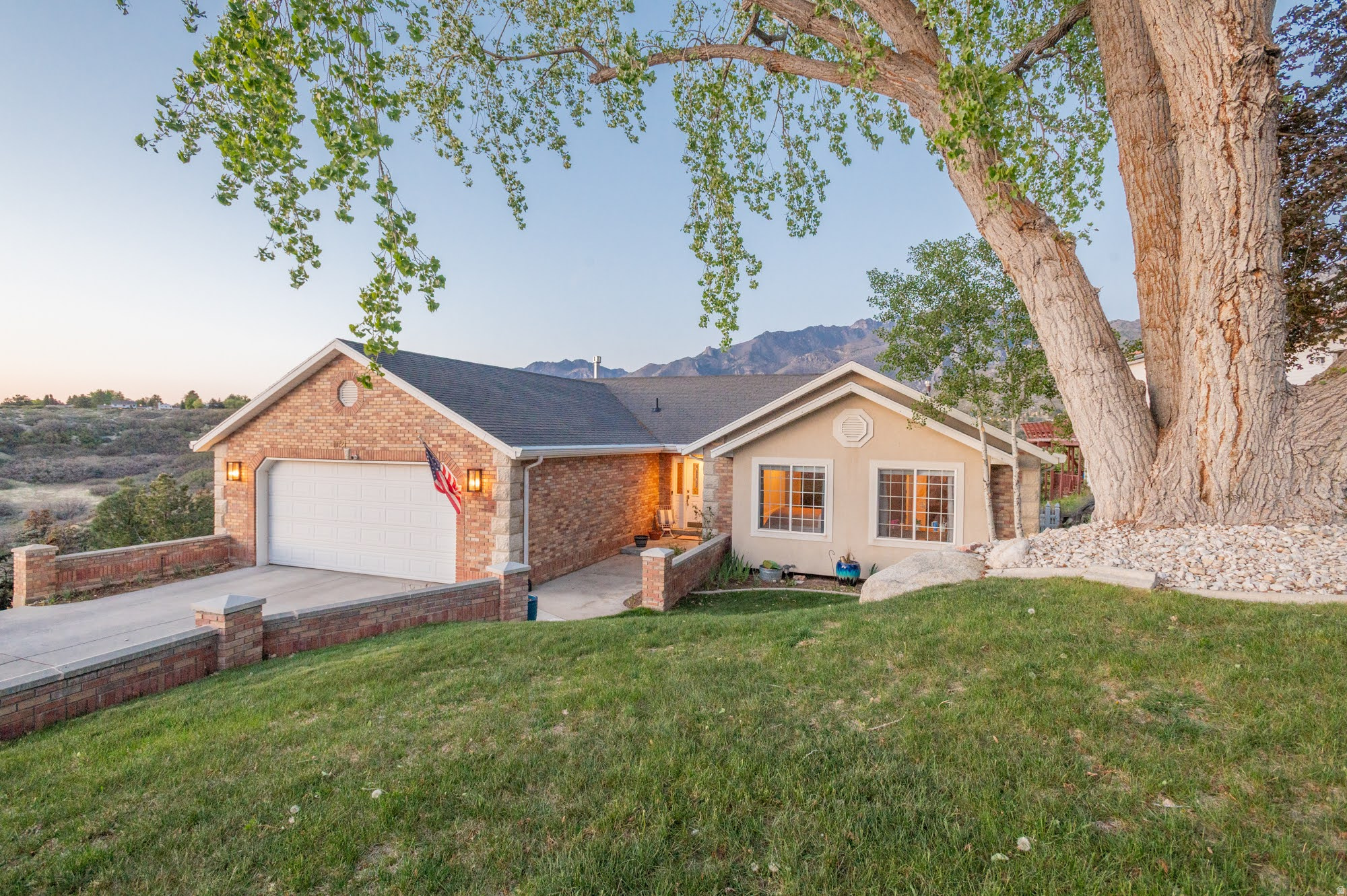 DIMPLE DELL RANCHETT - Residential