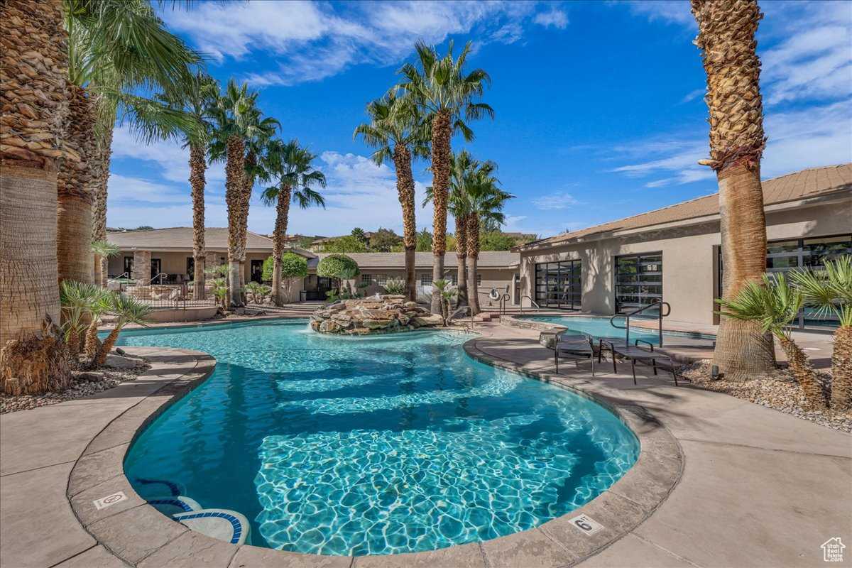 STONE CLIFF TOWNHOMES AMD - Residential