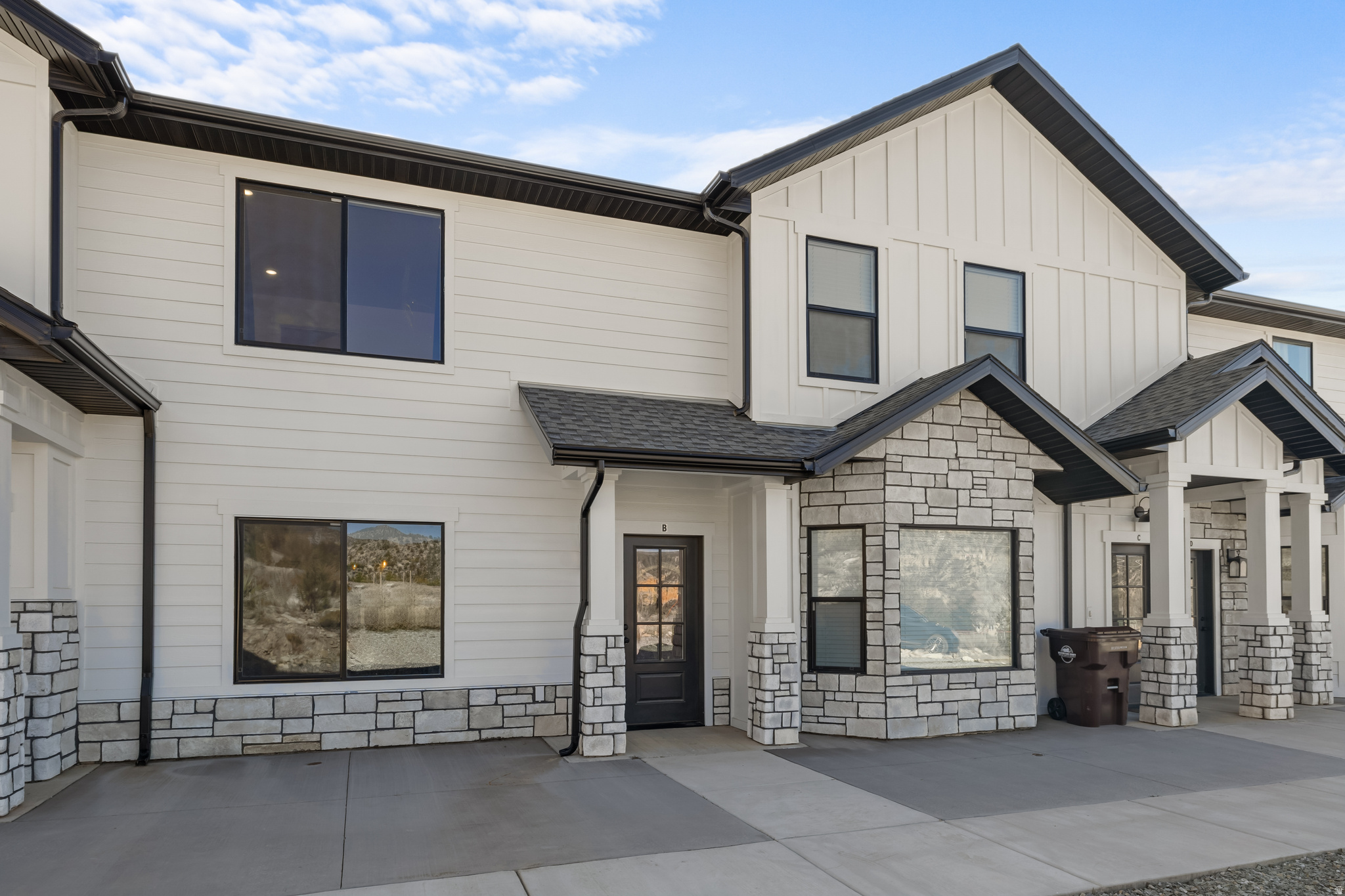 Discover your perfect getaway in this charming 3-bedroom, 2.5-bath townhome in Orderville, UT's Red Valley Heights subdivision. Spanning 1,520 sq ft, it features a spacious primary bedroom with an ensuite bath for ultimate comfort. Nestled right by the Red Hollow Slot Canyon trail, enjoy easy access to hiking adventures. The subdivision boasts pickleball courts and a lush grass field, while adjacency to the new town park under construction adds future recreational appeal. Breathtaking views of the Coral Cliffs provide a stunning backdrop. Just 25 minutes from Zion National Park and 1 hour from Bryce Canyon, this home blends small-town serenity with world-class outdoor exploration. Ideal for families or investors-don't miss out! Buyer to verify all.