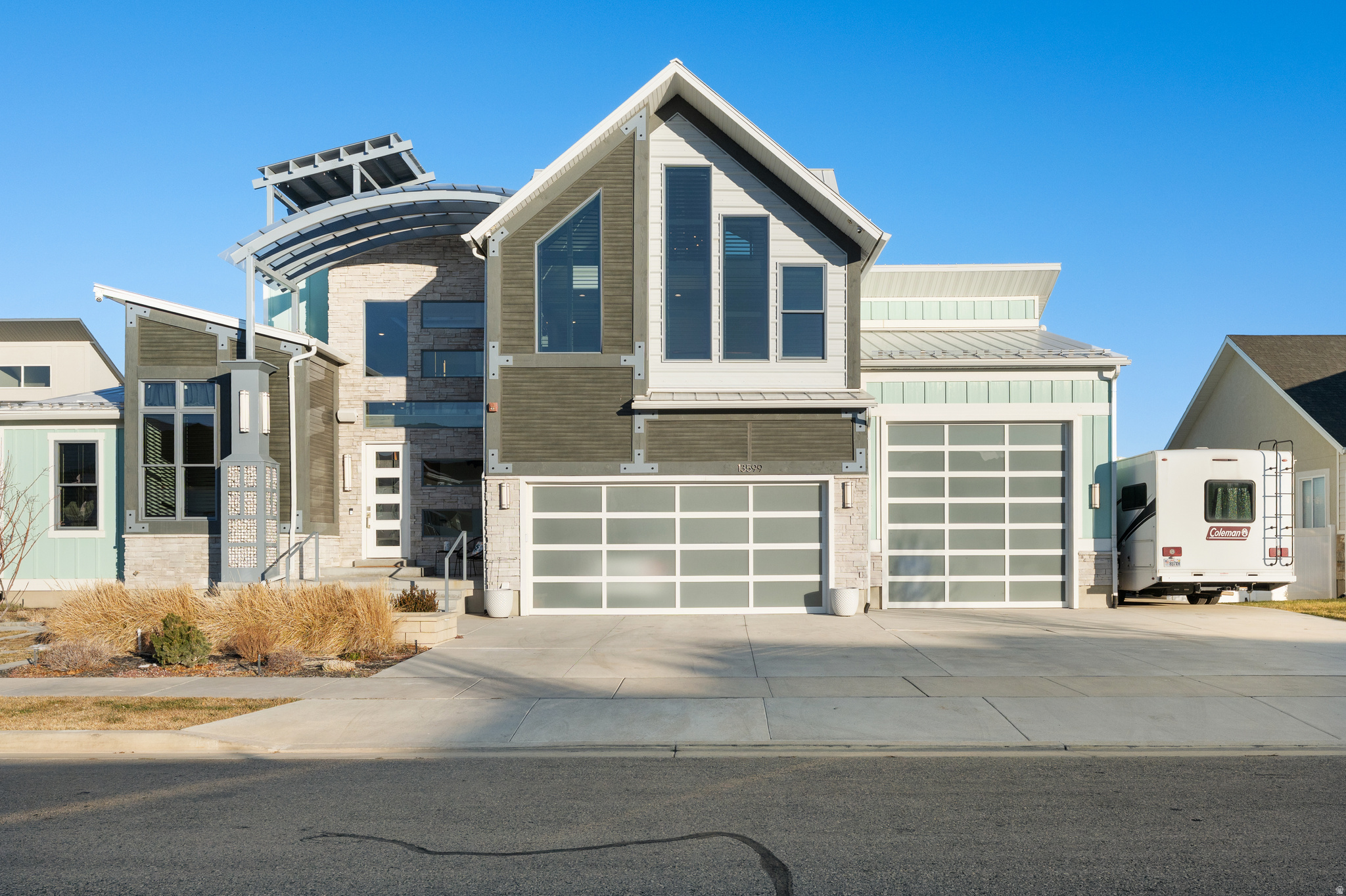 THE RANGE EAST - Residential