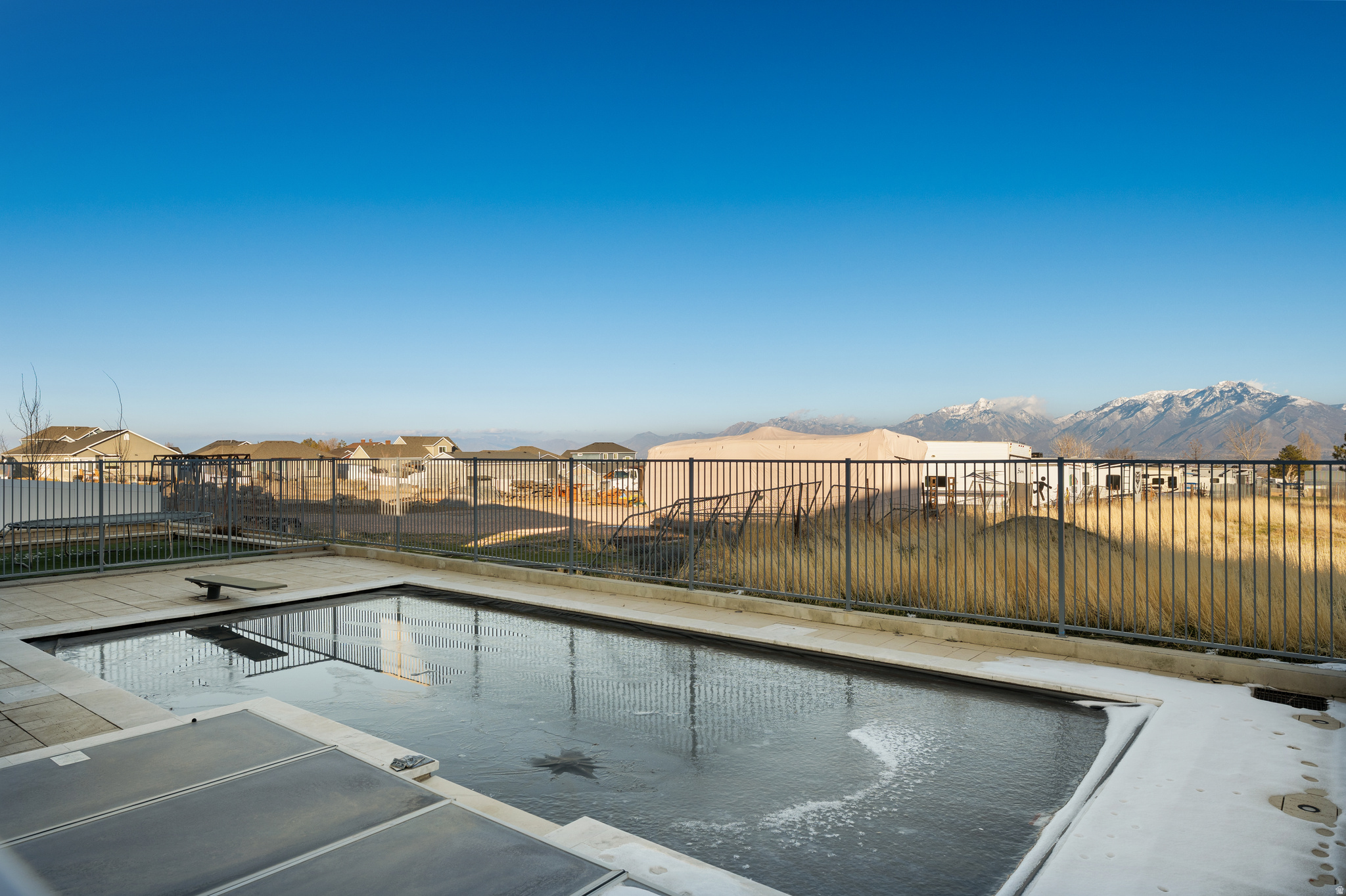 THE RANGE EAST - Residential