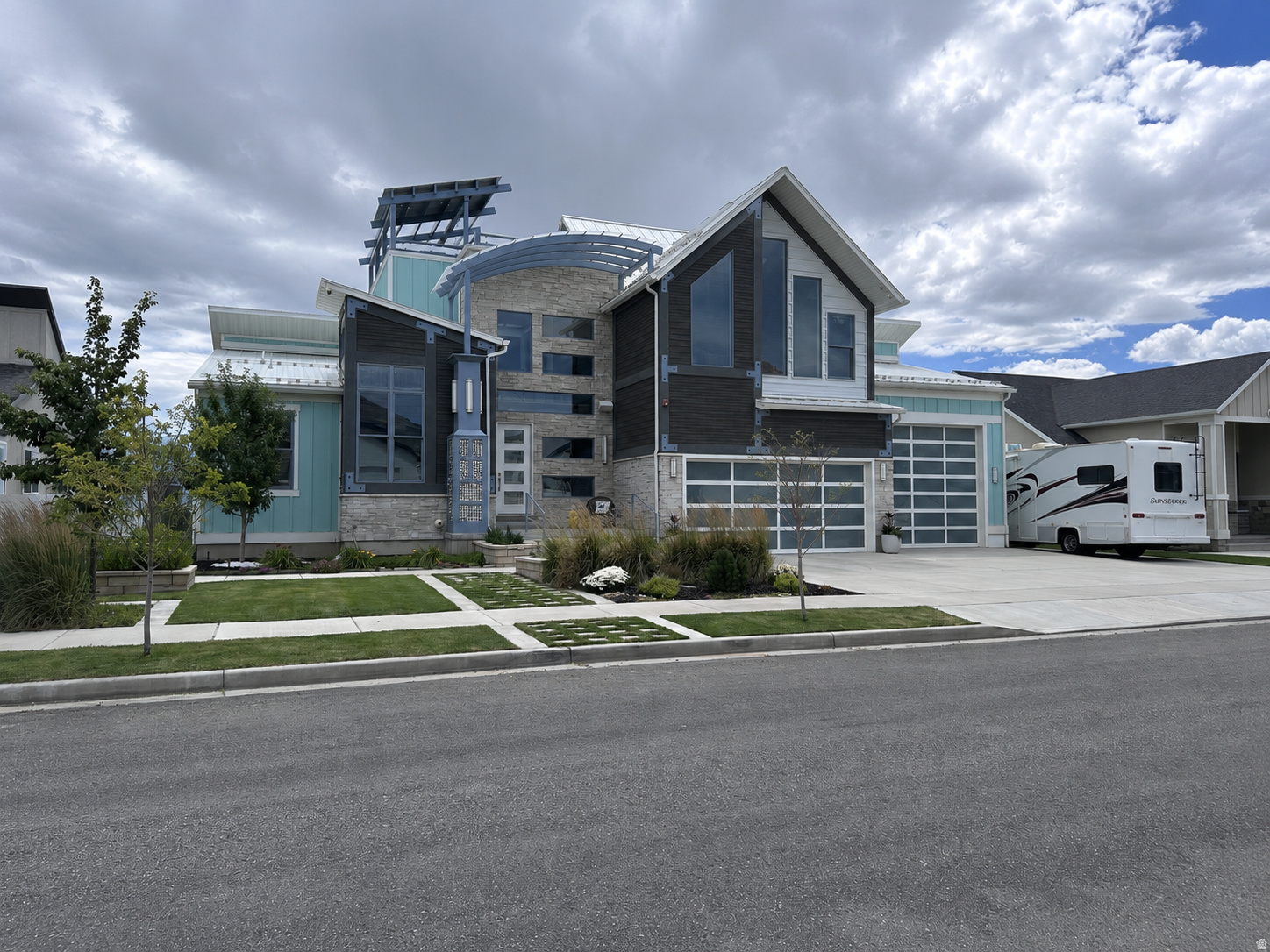 THE RANGE EAST - Residential