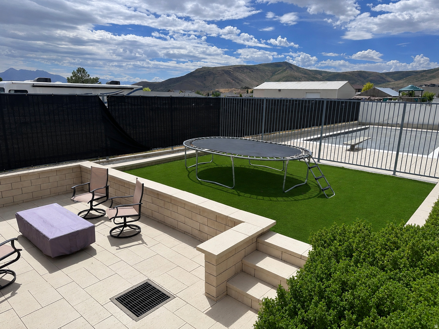 THE RANGE EAST - Residential